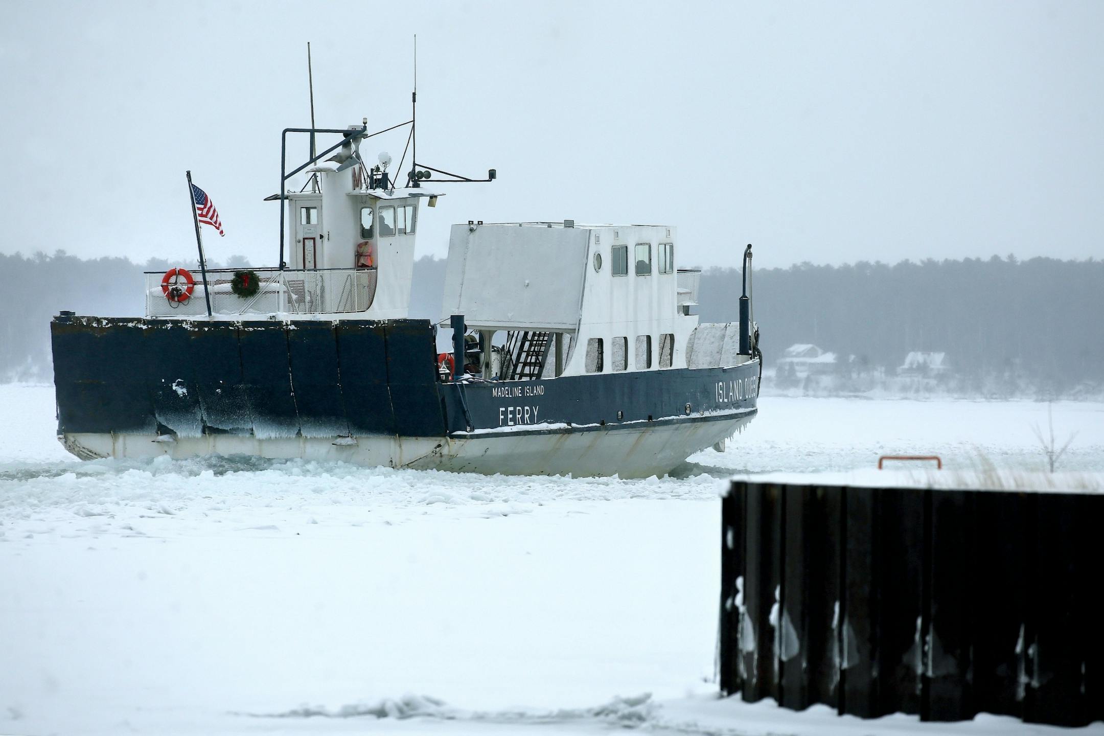 t1.5.18 Bob King -- 010618.N.DNT.FERRYc6 -- The Island Queen ferry departs Bayfield headed to pick up equipment on Madeline Island Friday morning. Bob King / rking@duluthnews.com
