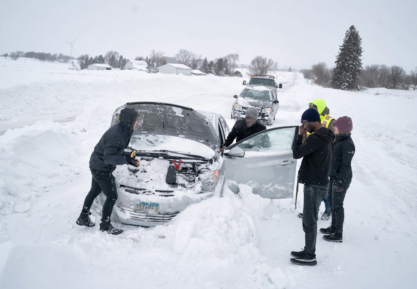 Isaac Baker first restarted his girlfriend's car in the background and then came to help Modeste Zinzindo with his vehicle which had stalled on Hwy 218 Monday.