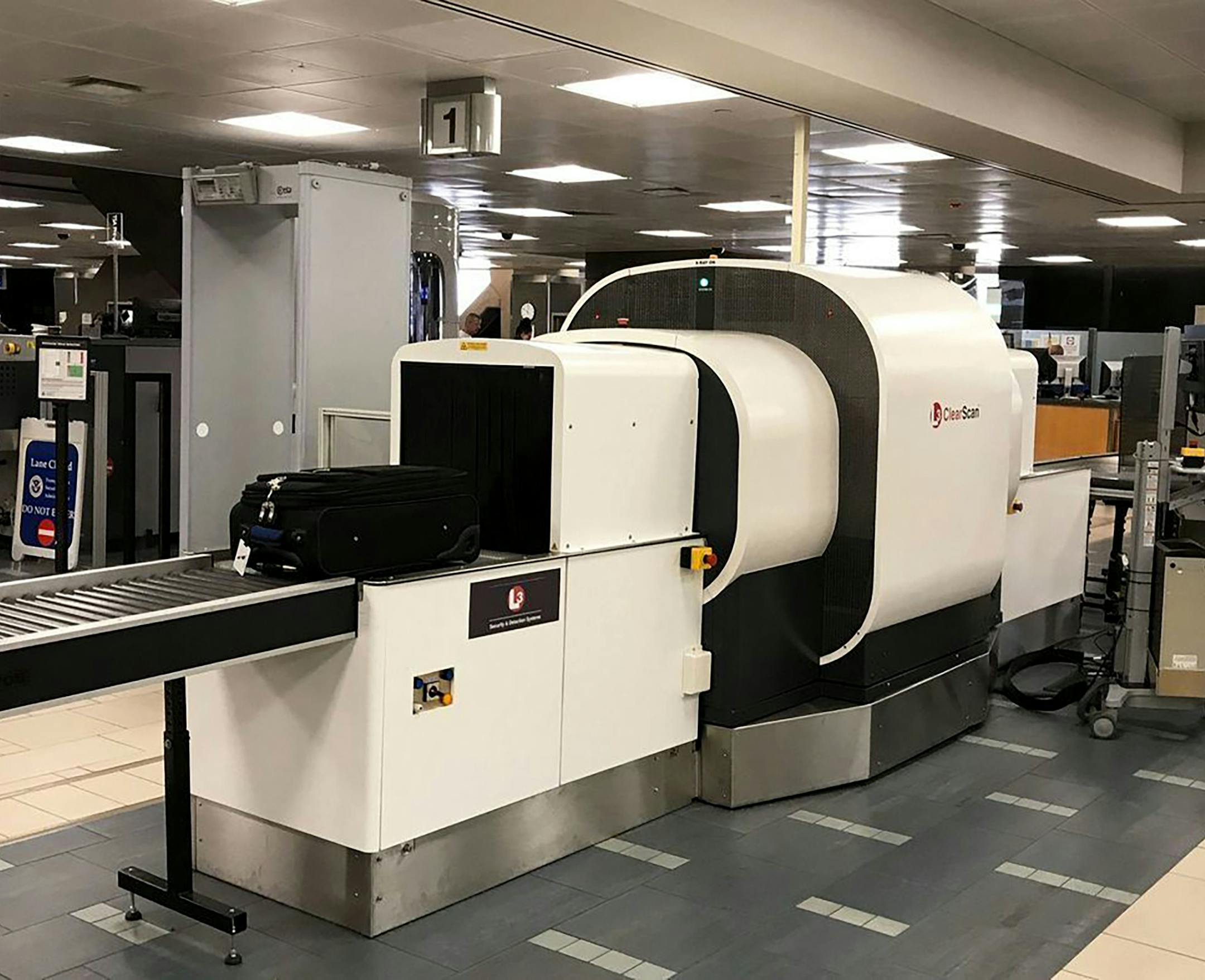 An agent uses a new computed tomography scanner at Phoenix Sky Harbor International Airport. The Transportation Security Administration has announced it plans to test 15 new CT scanners in the next few months. (TSA/TNS) ORG XMIT: 1236945