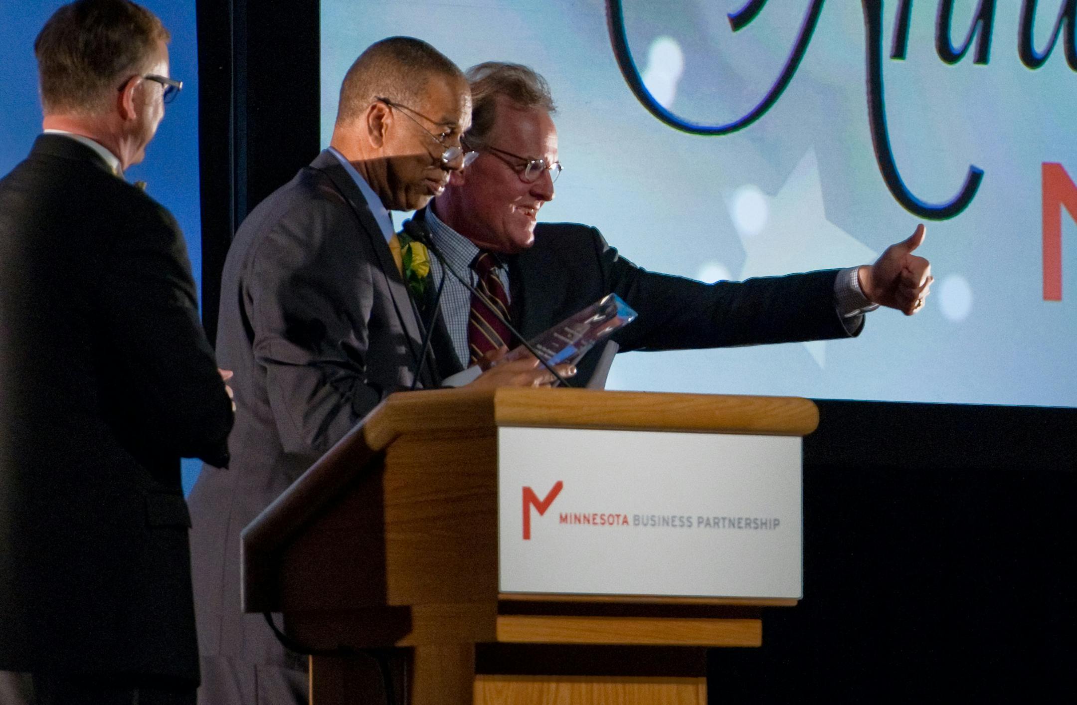 Columbia Heights elementary school principal, Willie Fort (center), accepts $20,000 donated by the Minnesota Business Partnership. The award was presented by MBP Eductation Policy Committee Chair Pat Ryan (right) and MBP Executive Director Charlie Weaver(left). (SPECIAL TO THE STAR TRIBUNE/BRE McGEE) **Willie Fort (Valley View Elementary School principal. center), Pat Ryan (Minnesota Business Partnership Education Policy Committee chair, right), Charlie Weaver (Minnesota Business Partnership exe