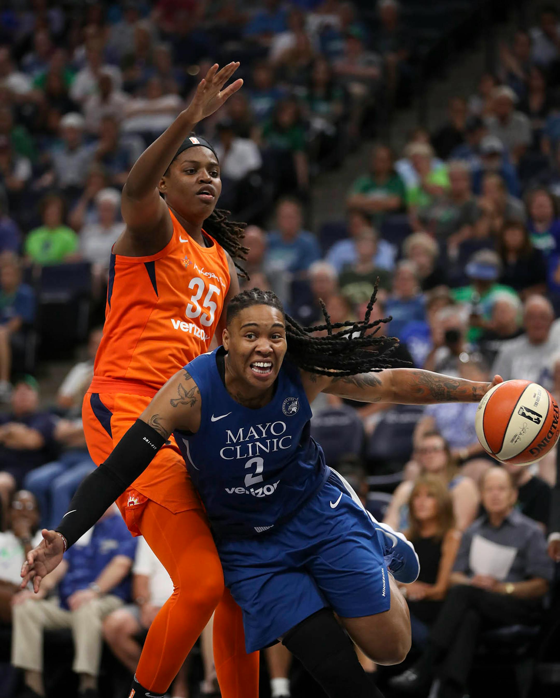 Minnesota Lynx forward Erlana Larkins (2) drove past Connecticut Sun forward Jonquel Jones (35) in the third quarter.