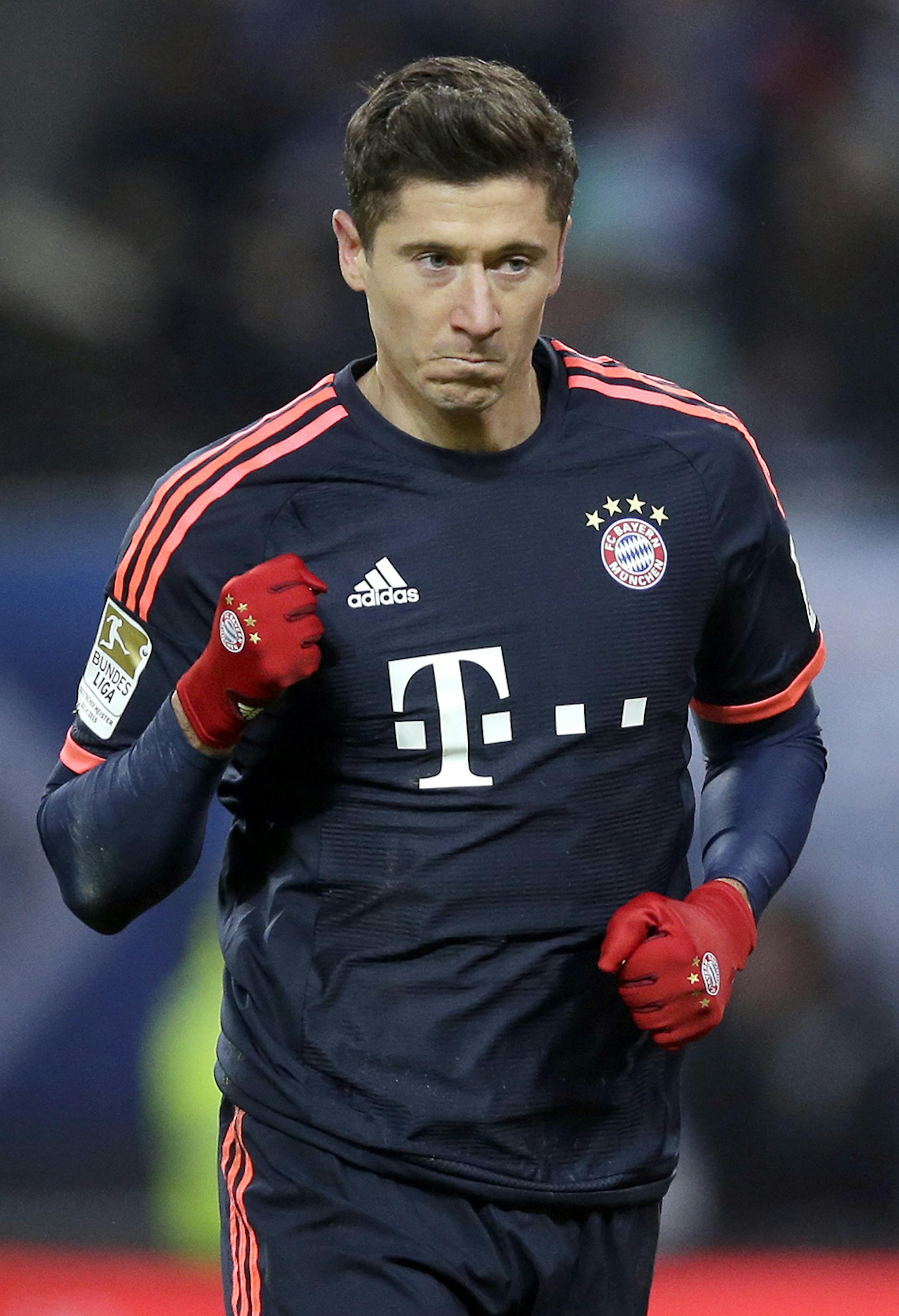 Bayern's Robert Lewandowski, left, celebrates after scoring the opening goal by a penalty during the German Bundesliga soccer match between Hamburger SV and FC Bayern Munich in Hamburg, Germany, Friday, Jan. 22, 2016. At right is Hamburg's goalkeeper Rene Adler. (AP Photo/Michael Sohn) ORG XMIT: SOB113