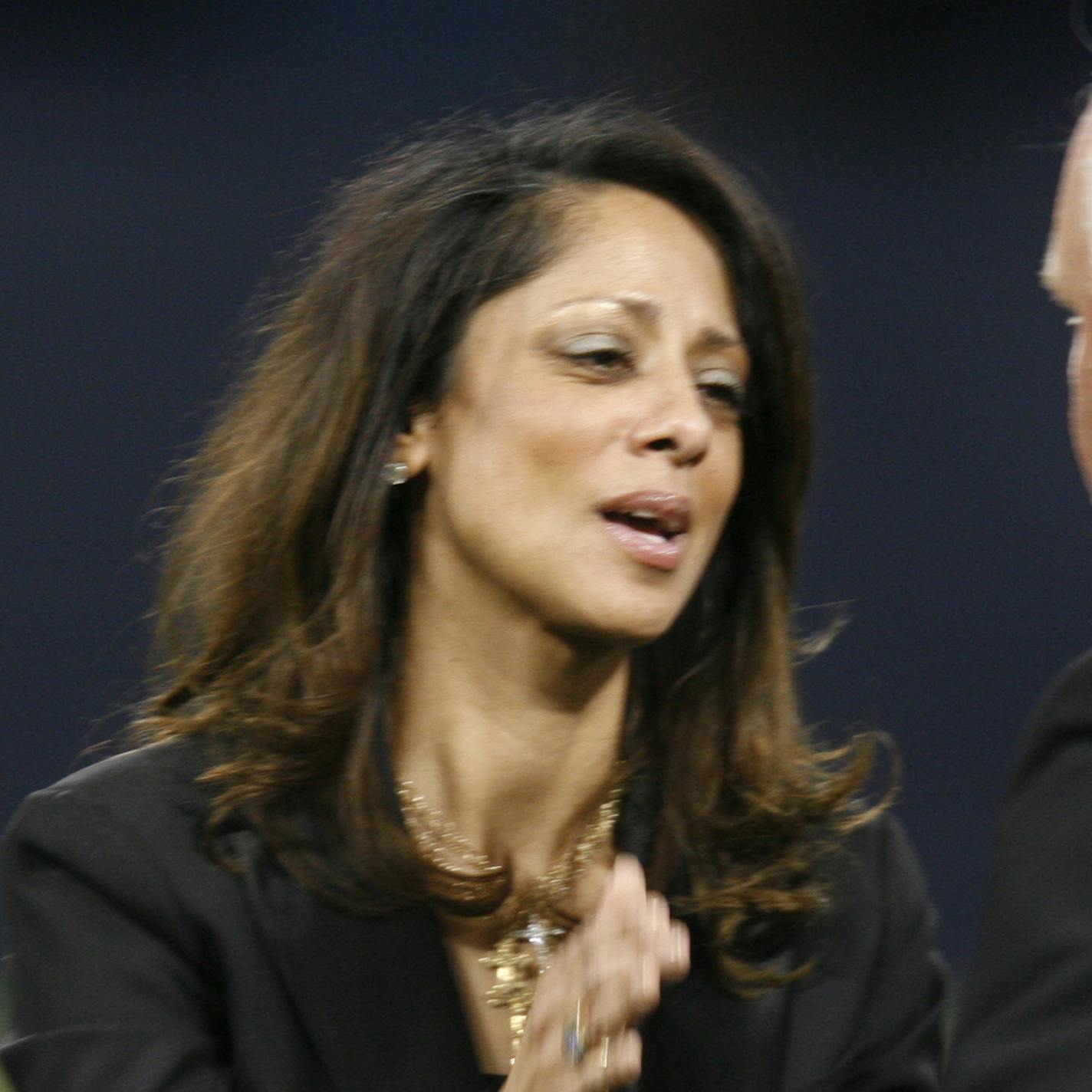 JERRY HOLT &#xd4; jholt@startribune.com - Metrodome-Minneapolis, MN - 3/12/06 - Puckett Memorial - Tonya Puckett greets Ron Gardenhire after his speech.