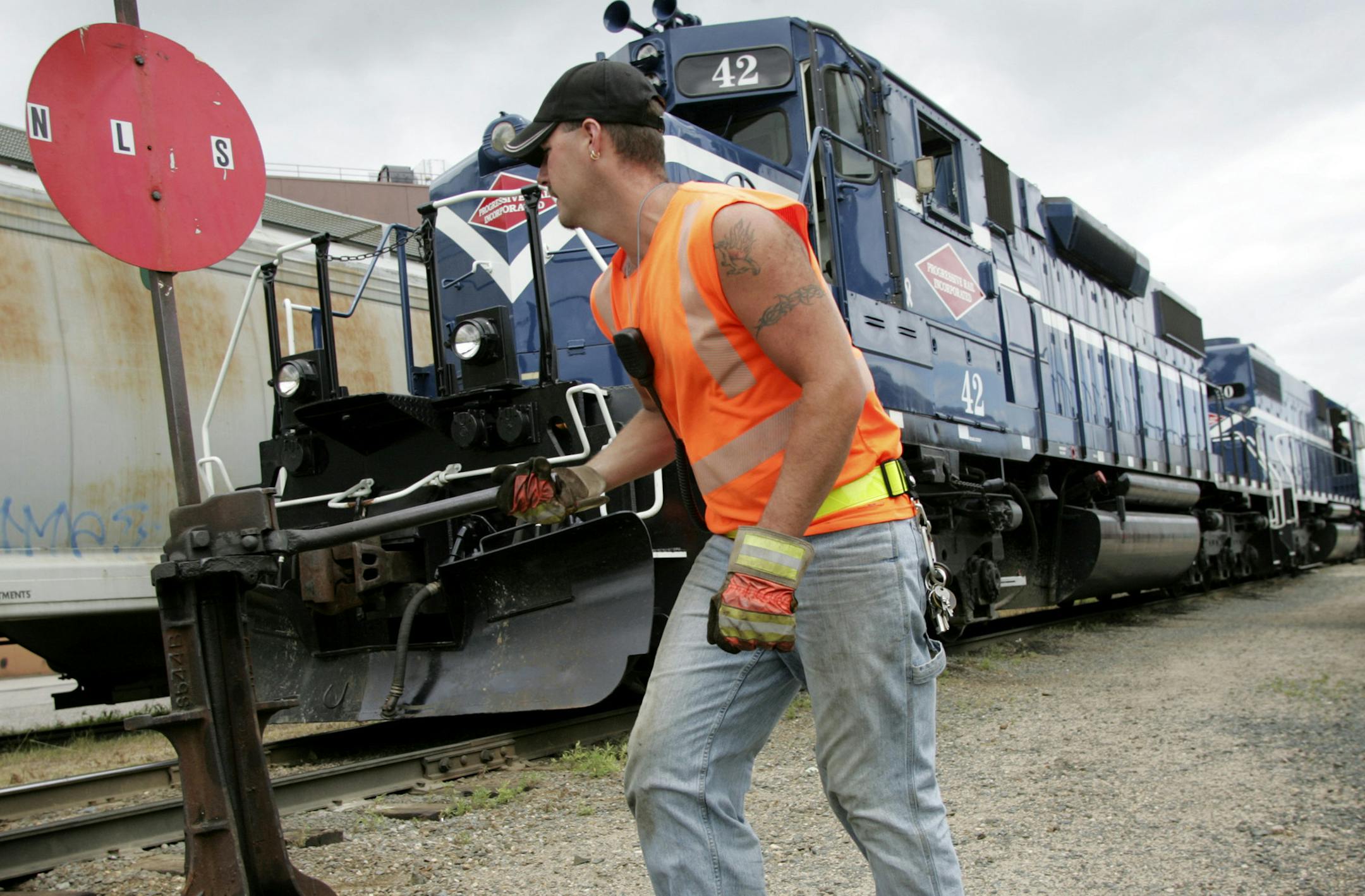 Jennifer Simonson/Star Tribune Lakeville, MN-Thurs., June 30, 2005 Part of conductor Brandon Lind's job involves switching the train from track to track as cars are loaded and unloaded in Northfield.
GENERAL INFORMATION: Ride along with Progressive Rail's engineer Dean Goranson and conductor Brandon Lind from Lakeville to Northfield. For south story about Dakota County Technical College's new training program for train conductors.