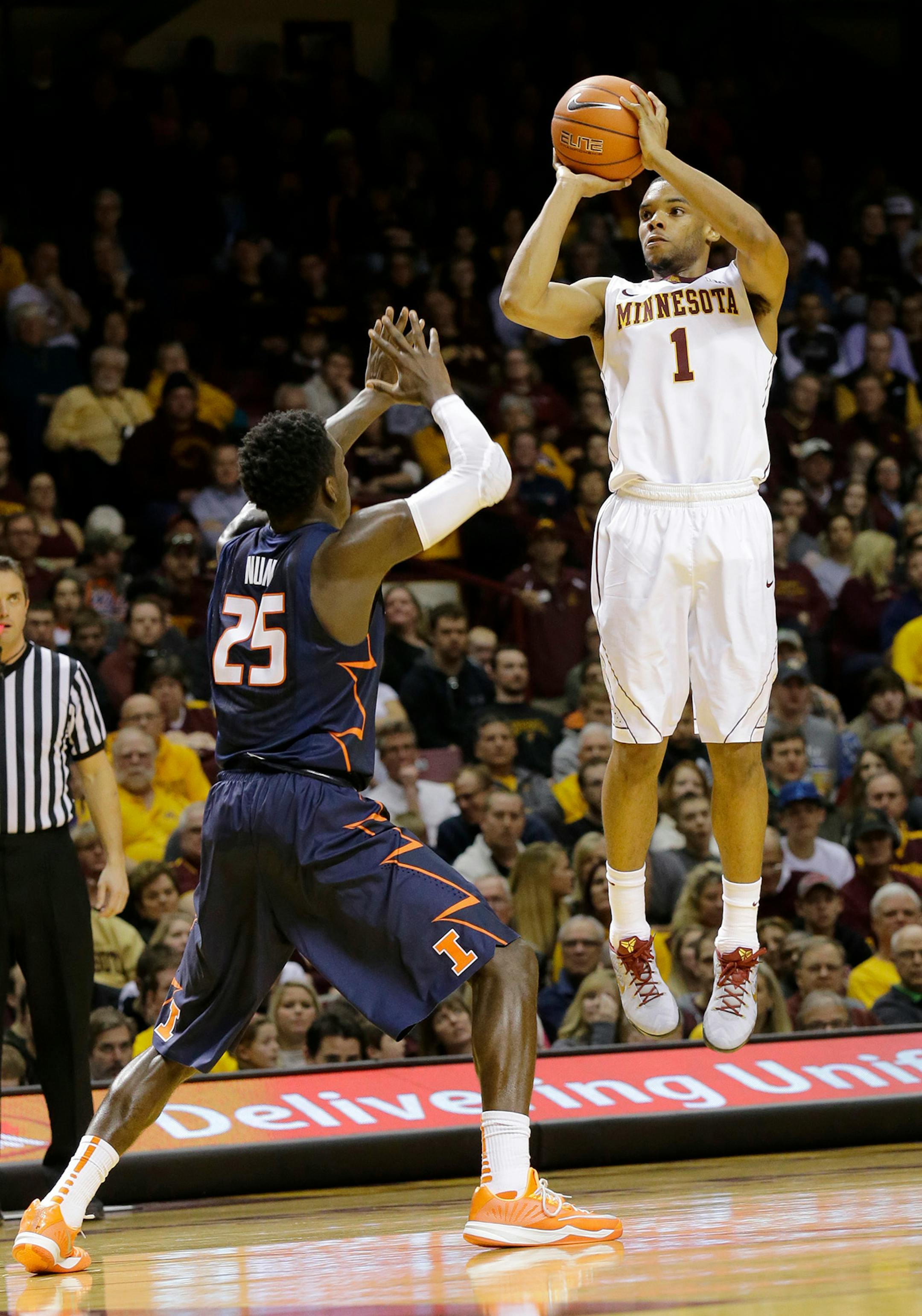 Minnesota guard Andre Hollins (1) shoots over Illinois guard Kendrick Nunn (25) during the second half of an NCAA college basketball game in Minneapolis, Saturday, Jan. 24, 2015. Hollins had 28 points as Minnesota won 79-71. (AP Photo/Ann Heisenfelt)