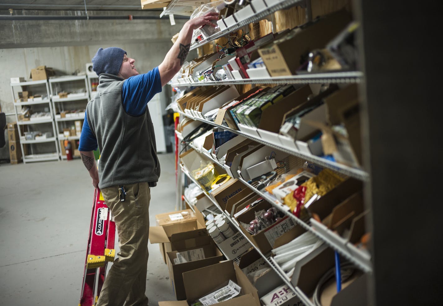 At One South Place, Bobby Johnson does a variety duties including taking care of the refuse/recycling bins and changing the light bulbs in the units.] Richard Tsong-Taatarii/rtsong-taatarii@startribune.com