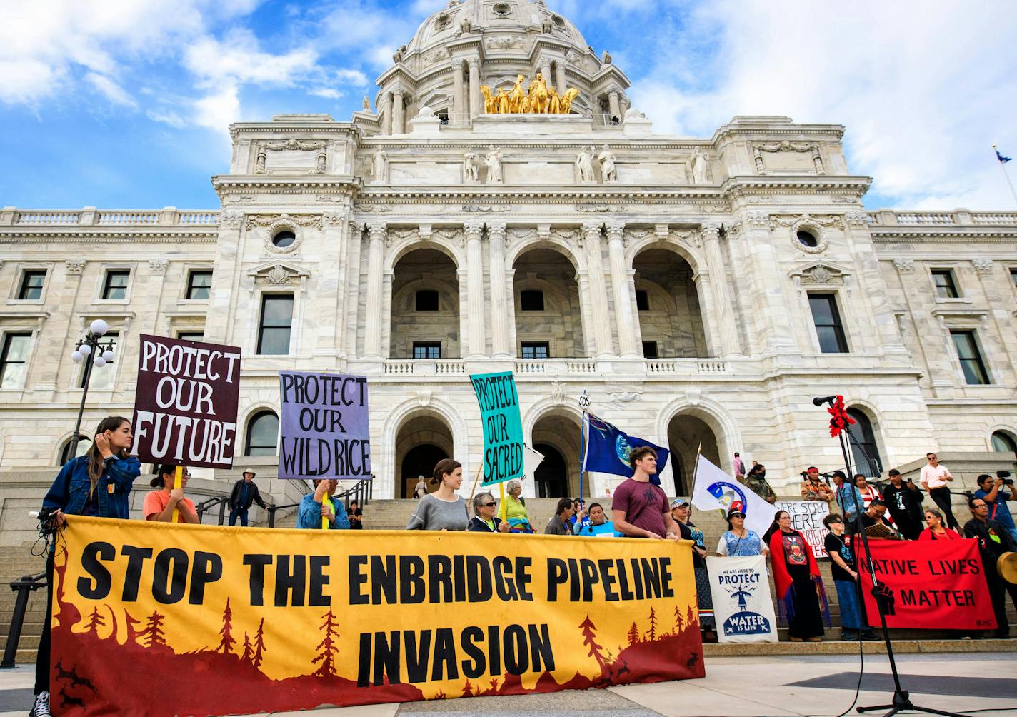 Pipeline opponents rallied on the steps of the State Capitol to oppose the proposed Enbridge Line 3 tar sands pipeline expansion. ] GLEN STUBBE &#xef; glen.stubbe@startribune.com Thursday, September 28, 2017