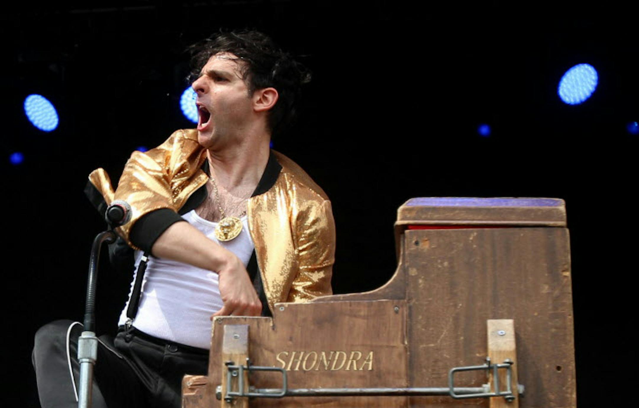 Low Cut Connie lead singer, Adam Weiner, performed with his band as the opening act at Rock the Green 2018 on Saturday. ] ALEX KORMANN ¥ alex.kormann@startribune.com Rock the Garden 2018 took place at Walker Art Center on Saturday June 16, 2018. The annual music festival hosts a selection of bands outdoors to a crowd of hundreds of locals. This year's headliner is Father John Misty. The opening act was Low Cut Connie.