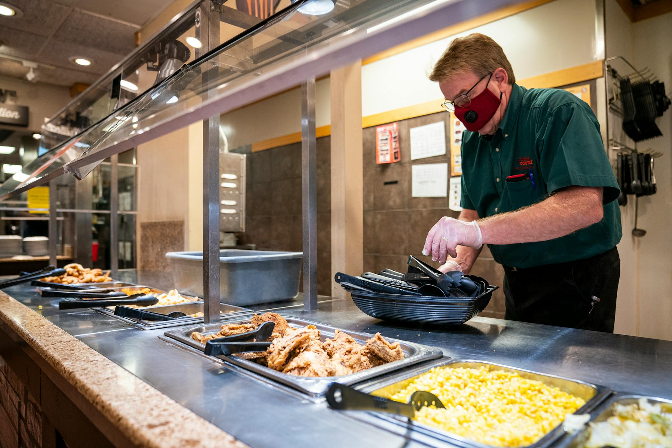 Manager Marco Hanson changed out the serving utensils, done every 20 minutes, at the Golden Coral Buffet and Grill. ] LEILA NAVIDI • leila.navidi@startribune.com BACKGROUND INFORMATION: Golden Corral Buffet and Grill in Maple Grove on Friday, October 2, 2020.