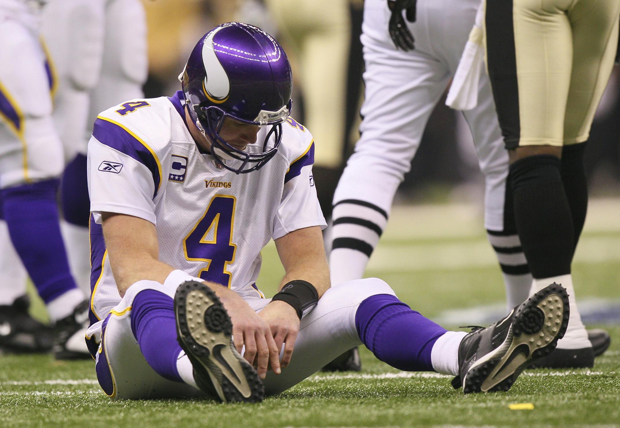 After a hard hit, Minnesota Vikings quarterback Brett Favre sits on the field to compose himself during the second quarter of the NFC Championship against the New Orleans Saints at the Superdome in New Orleans on January 24, 2010. The Saints won in overtime, 31-28. (Brian Peterson/Minneapolis Star Tribune/TNS) ORG XMIT: 1220890