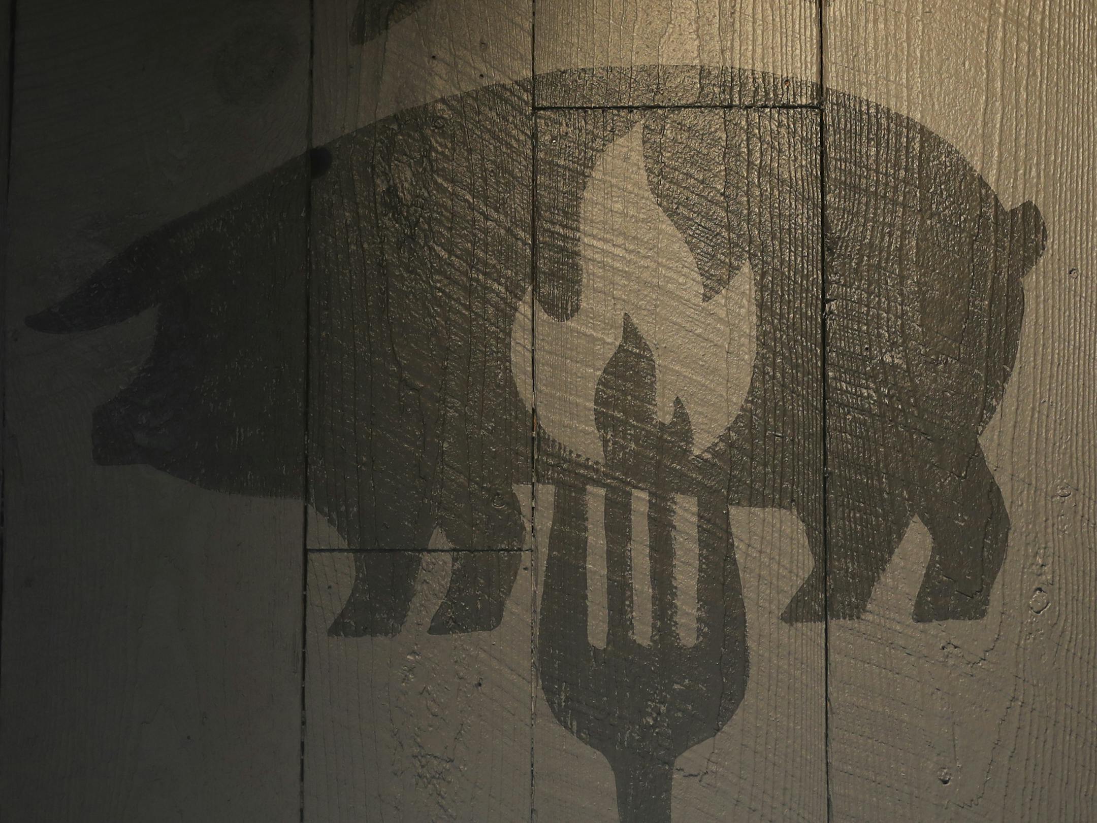 A new gray color scheme on an accent wall in the updated dining room of Famous Dave's in Maple Grove. ] JEFF WHEELER ï jeff.wheeler@startribune.com To counter sales declines, Famous Dave's is refreshing their branding, starting with their Maple Grove location. Founder Dave Anderson and Chief Marketing Officer Alfredo Martel were on hand for the launch event Tuesday evening, September 20, 2016.