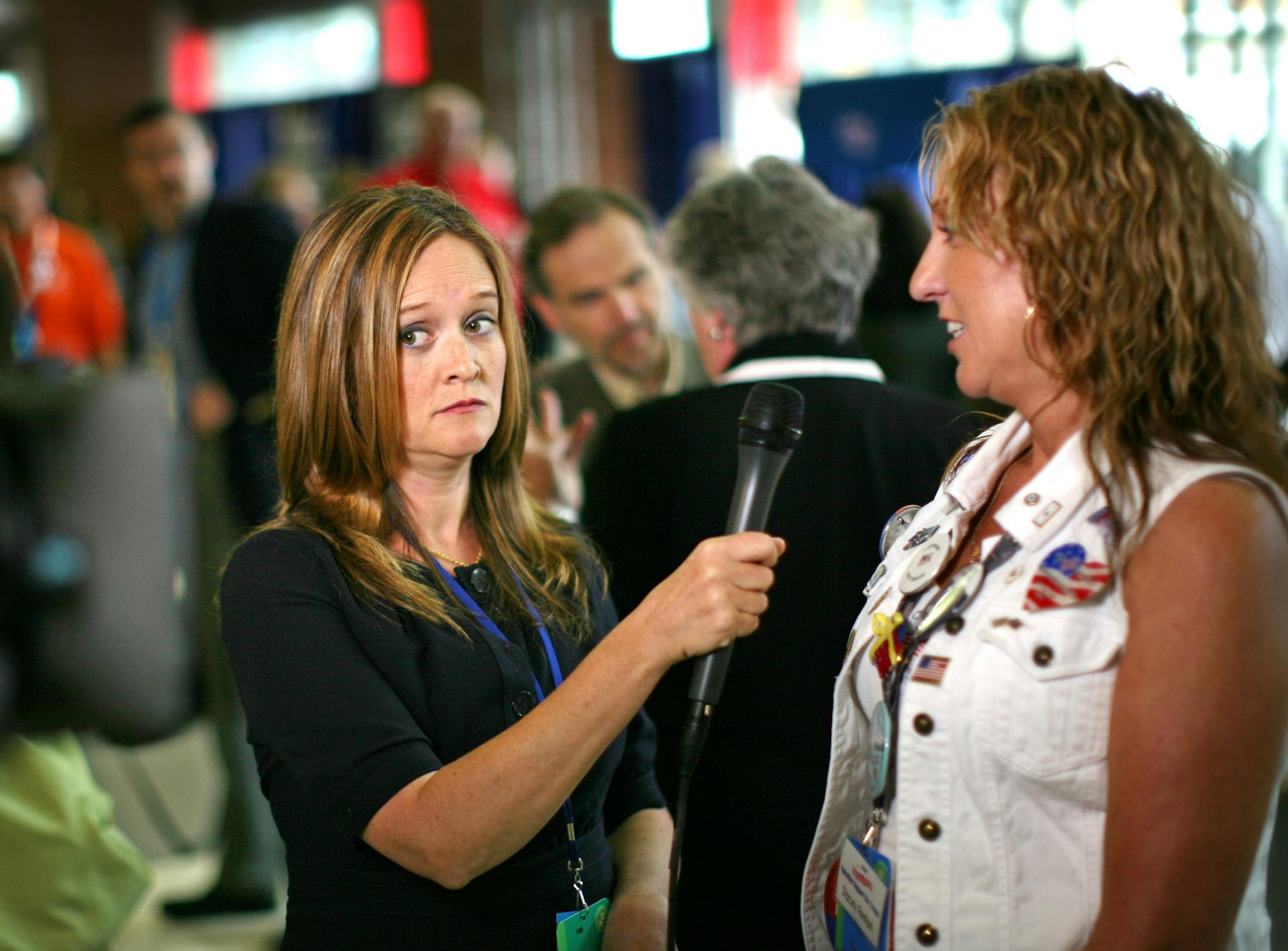 BRIAN PETERSON ï brianp@startribune.com St. Paul, MN 9/2/2008 RNC Republican National Convention Samantha Bee a corespondent with The Daily Show, interviews Republican Stacey Fenton at the Republican National Convention in St. Paul Tuesday afternoon.