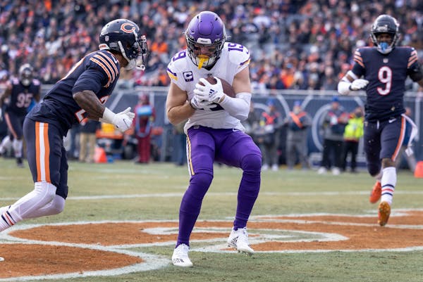 Adam Thielen (19) of the Minnesota Vikings catches touchdown in the first quarter Sunday, January 8, 2023, at Soldier Field in Chicago, Ill. ] CARLOS 