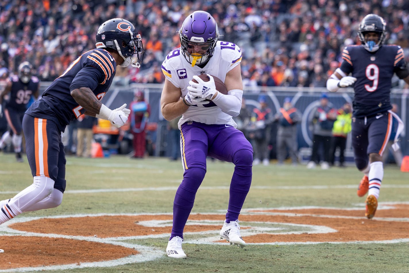 Adam Thielen (19) of the Minnesota Vikings catches touchdown in the first quarter Sunday, January 8, 2023, at Soldier Field in Chicago, Ill. ] CARLOS GONZALEZ • carlos.gonzalez@startribune.com.