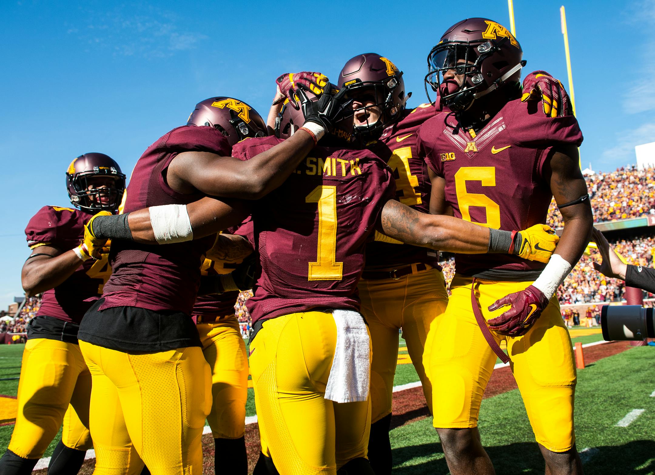 Teammates celebrated with Gophers running back Rodney Smith (1) after he scored a touchdown on a kickoff return in the third quarter Saturday against Rutgers. ] (AARON LAVINSKY/STAR TRIBUNE) aaron.lavinsky@startribune.com The University of Minnesota Golden Gophers football team played the Rutgers Scarlet Knights on Saturday, Oct. 21, 2016 at TCF Bank Stadium in Minneapolis, Minn.