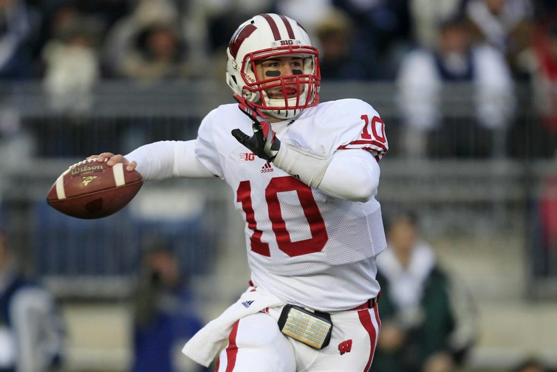 Wisconsin quarterback Curt Phillips (10)