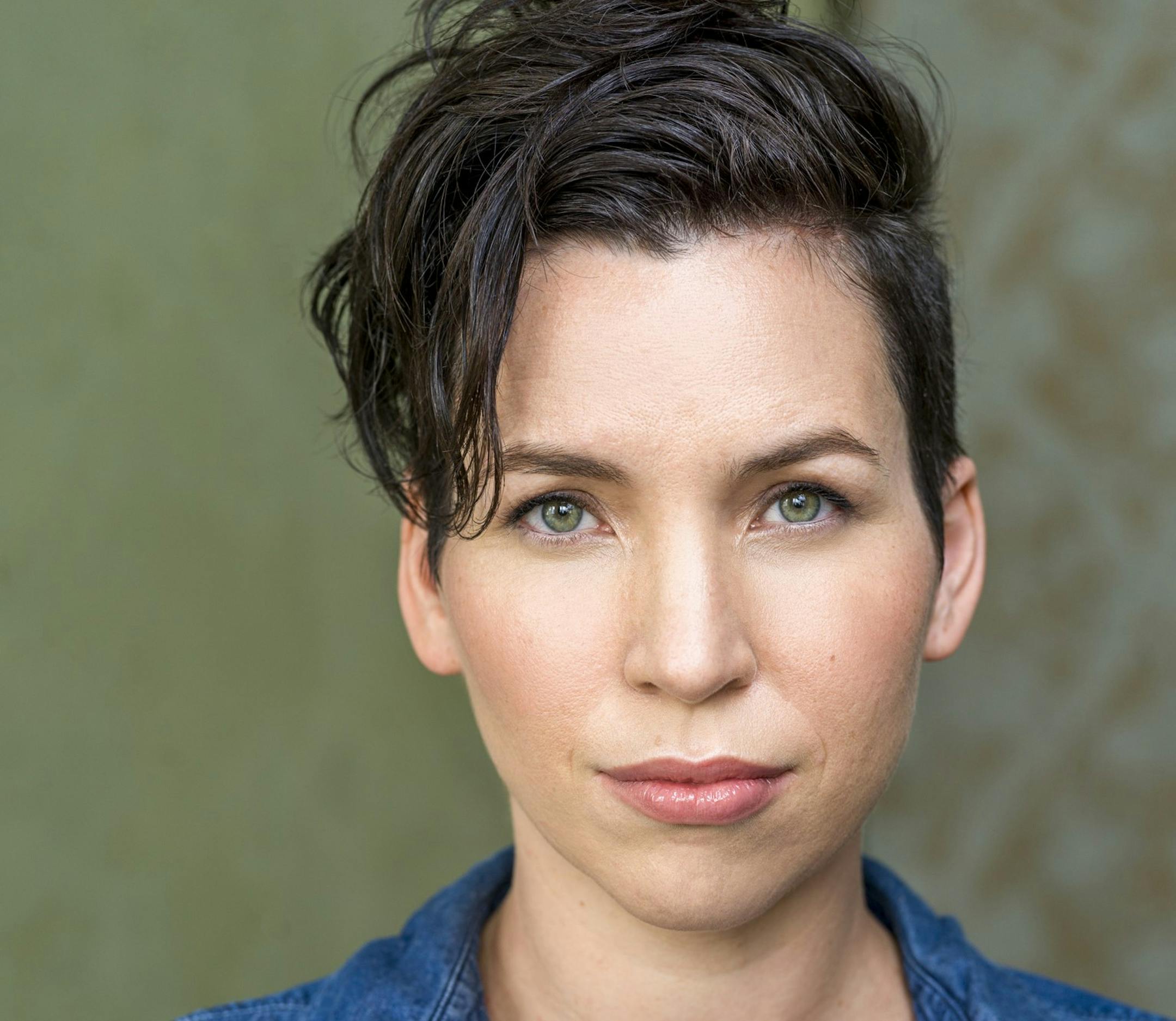 photo of author Julia Phillips