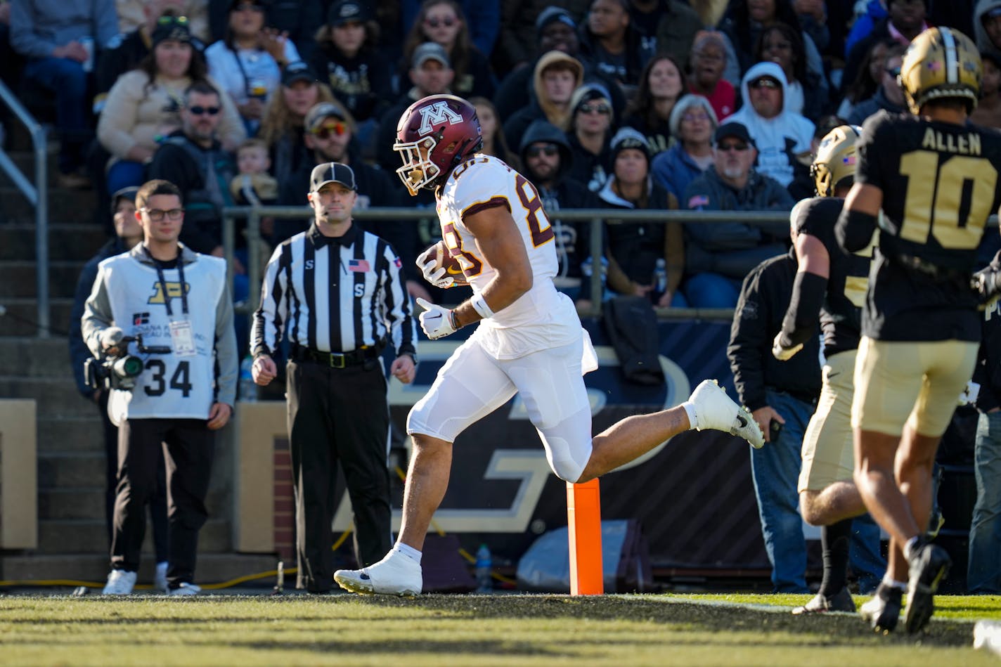 Minnesota tight end Brevyn Spann-Ford (88) runs in for a touchdown after a catch against Purdue during the first half of an NCAA college football game in West Lafayette, Ind., Saturday, Nov. 11, 2023. (AP Photo/Michael Conroy)