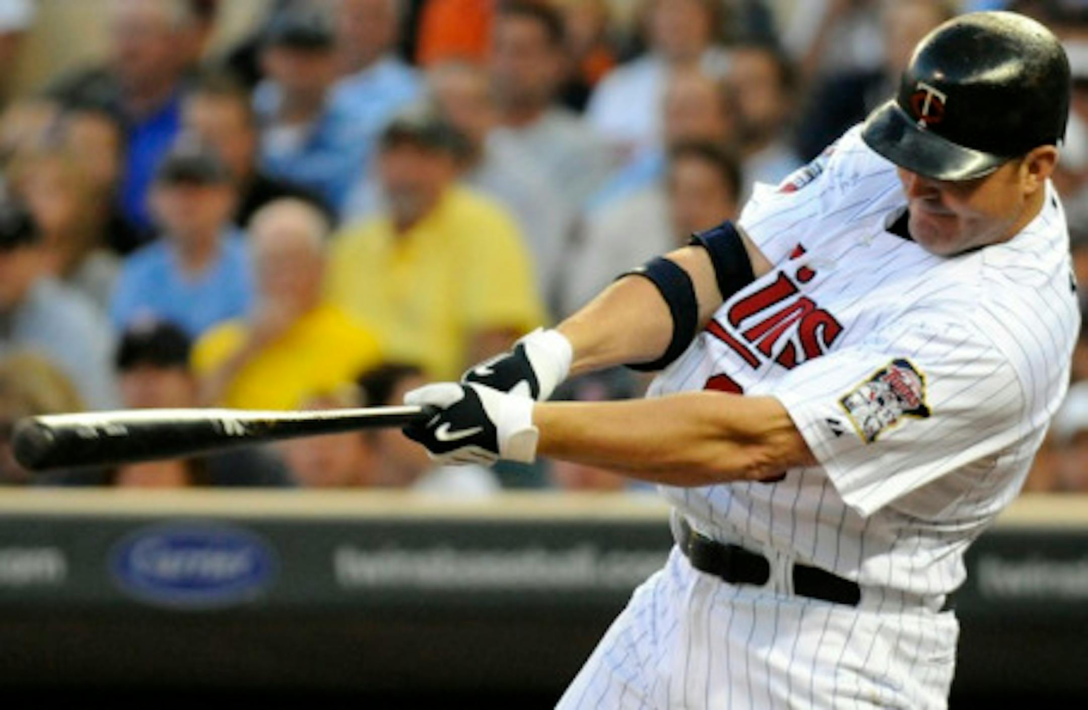MINNEAPOLIS, MN - JUNE 28:  Jim Thome #25 of the Minnesota Twins hits a solo home run in the sixth inning against the Detroit Tigers during their game on June 28, 2010 at Target Field in Minneapolis, Minnesota. Tigers defeated the Twins 7-5. (Photo by Hannah Foslien/Getty Images)