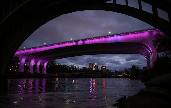 The I-35W bridge was bathed in purple Thursday night in a memorial to Prince. ] JEFF WHEELER • jeff.wheeler@startribune.com Downtown Minneapolis bui