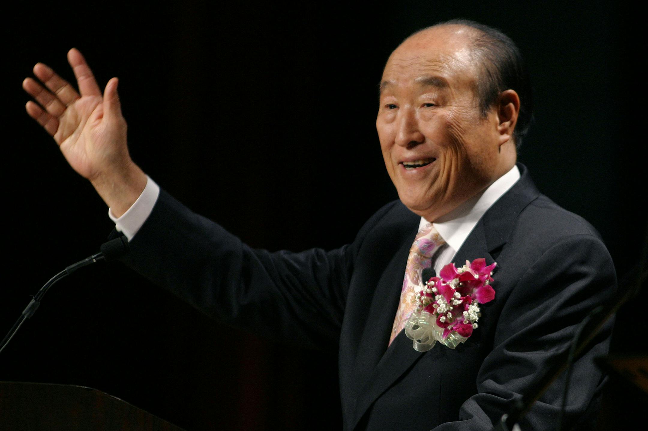 ** FILE ** In this June 25, 2005 file photo, Unification Church leader Rev. Sun Myung Moon speaks during his "Now is God's Time" rally in New York. Moon was among 14 people injured after a helicopter crashed into a mountain in South Korea on Saturday, July 19, 2008. Moon was slightly injured but his exact condition was not known, fire official Kim Wu-jong told The Associated Press. Members of Moon's family, including his wife, were also hurt.(AP Photo/John Marshall Mantel, File) ORG XMIT: TOK101