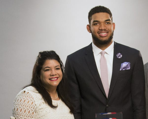 Karl-Anthony Towns poses for a portrait with his family by Timberwolves team Photographer David Sherman before the announcement of his NBA Rookie of t