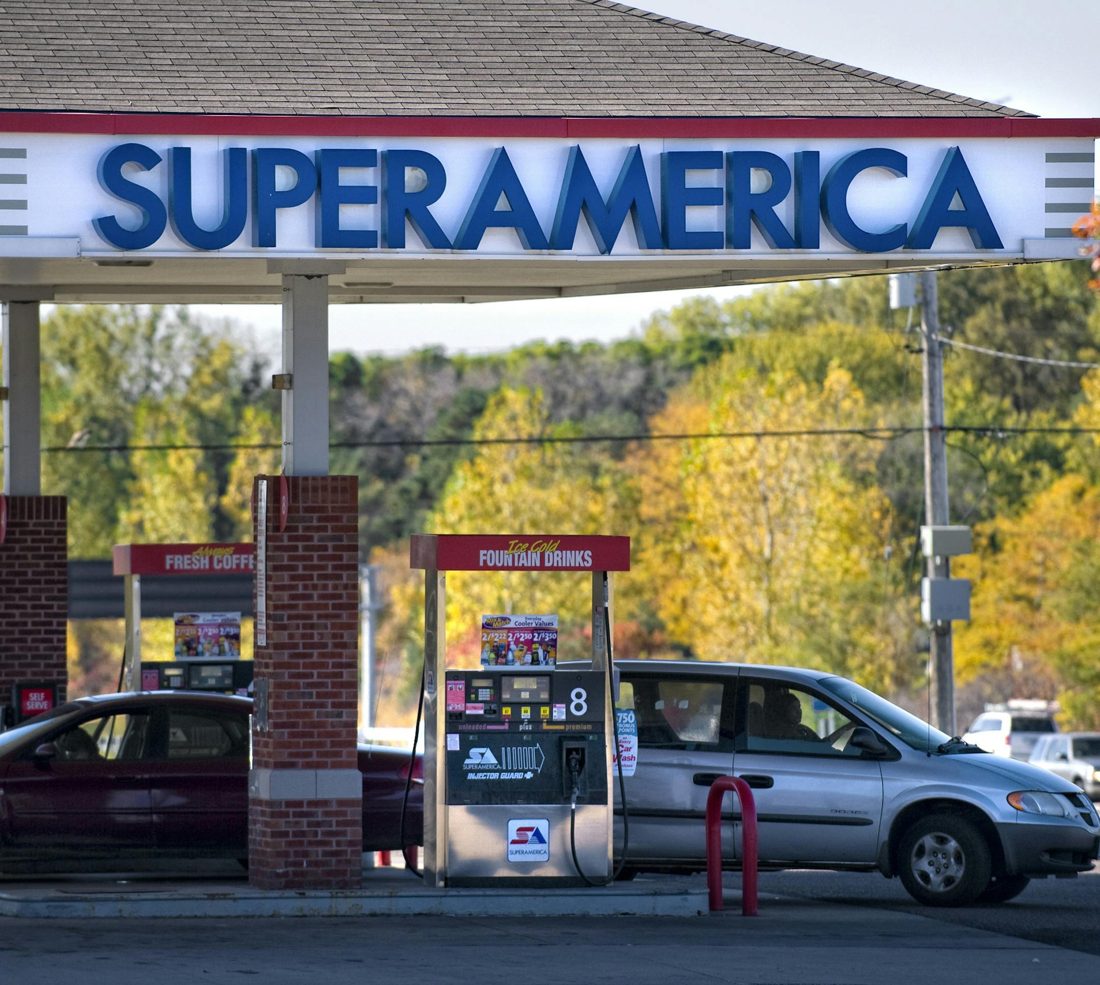 GLEN STUBBE • gstubbe@startribune.com -- Wednesday, October 6, 2010 -- St. Paul Park, Minn. -- ] Marathon is selling its Minnesota operations to an investment company for close to $900 million. The sale includes their refinery in St. Paul Park and SuperAmerica gas stations including this one in Mendota Heights. ORG XMIT: MIN2012113021281184