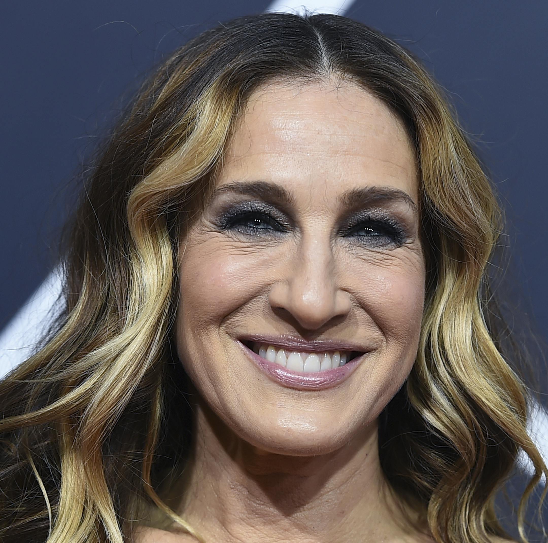 Sarah Jessica Parker arrives at the 75th annual Golden Globe Awards at the Beverly Hilton Hotel on Sunday, Jan. 7, 2018, in Beverly Hills, Calif. (Photo by Jordan Strauss/Invision/AP)