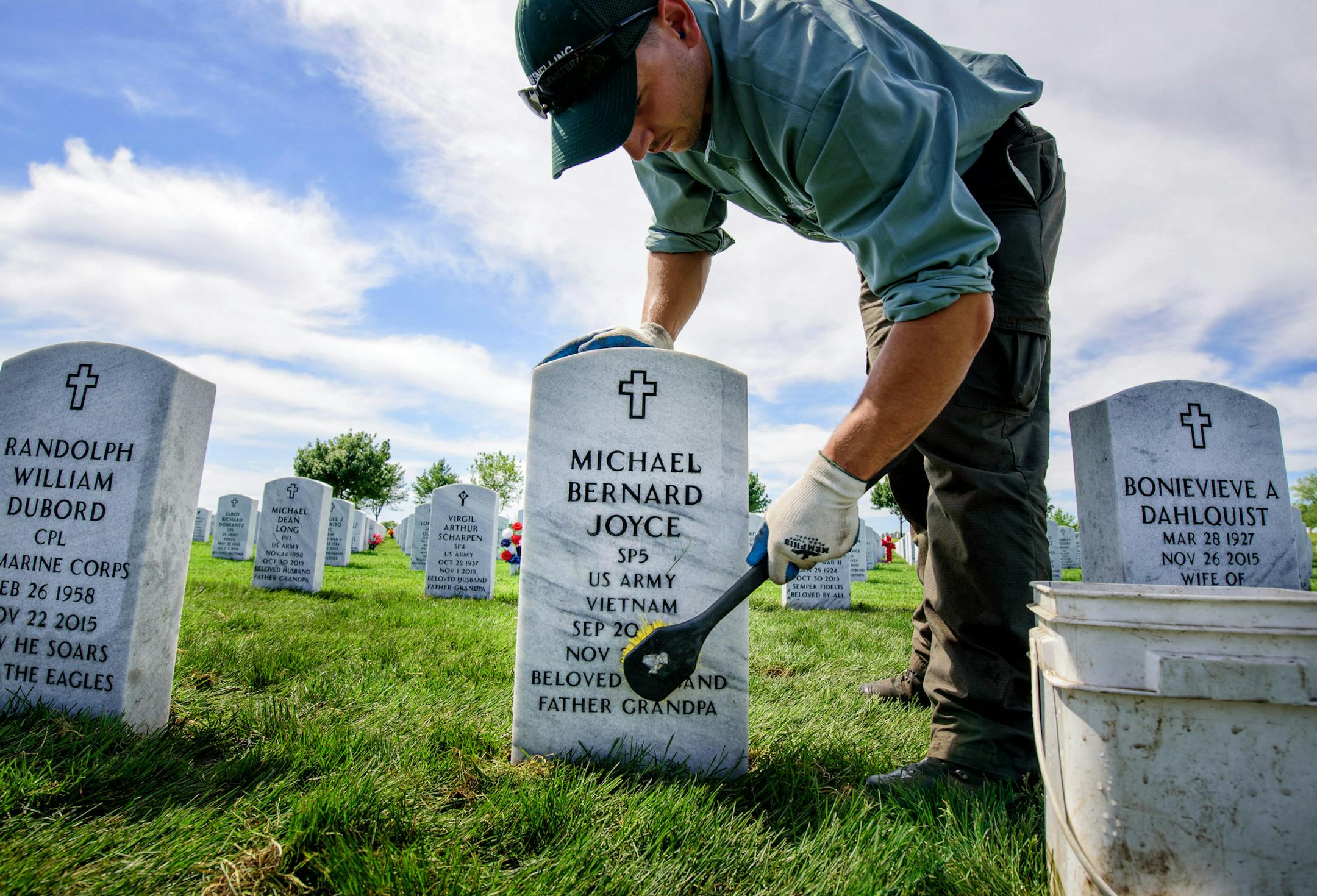 A &#x201c;bond of service&#x201d;: Joe Jandrich carefully hand-scrubbed grave markers in a new section of Fort Snelling National Cemetery where fresh sod had just been installed, in preparation for Memorial Day ceremonies.
