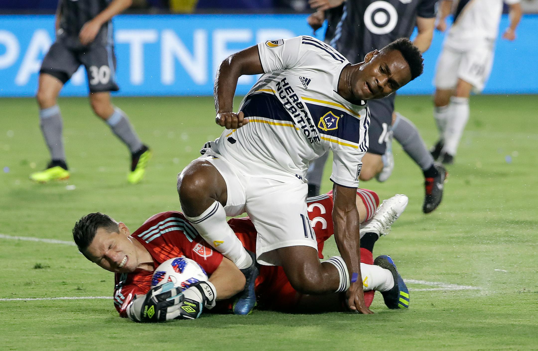 Minnesota United goalkeeper Bobby Shuttleworth stopped a shot from LA Galaxy forward Ola Kamara during the first half of a 2-2 draw Saturday in Carson, Calif.