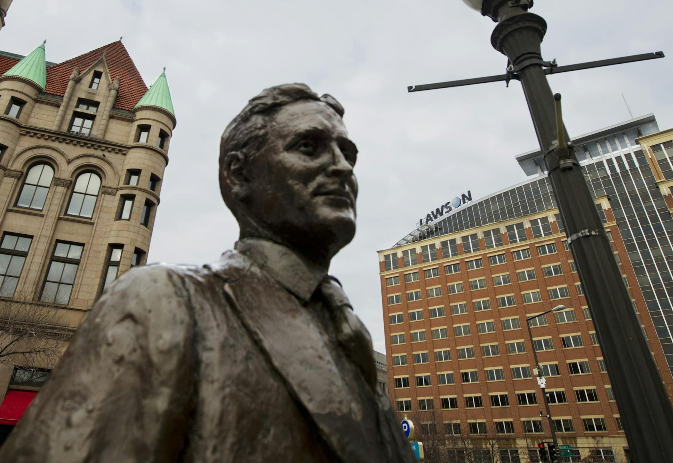DAVID BREWSTER ¥ dbrewster@startribune.com Monday 11/15/10 St.Paul ] The old and the new in downtown St.Paul. Landmark Center on the left and Lawson Software on the right. That's F.Scott in Rice Park in the foreground.