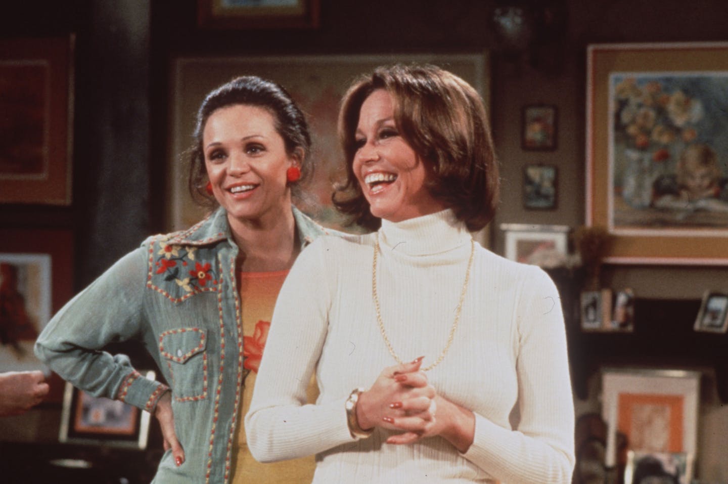 Valerie Harper and Mary Tyler Moore in scene from the Mary Tyler Moore Show.