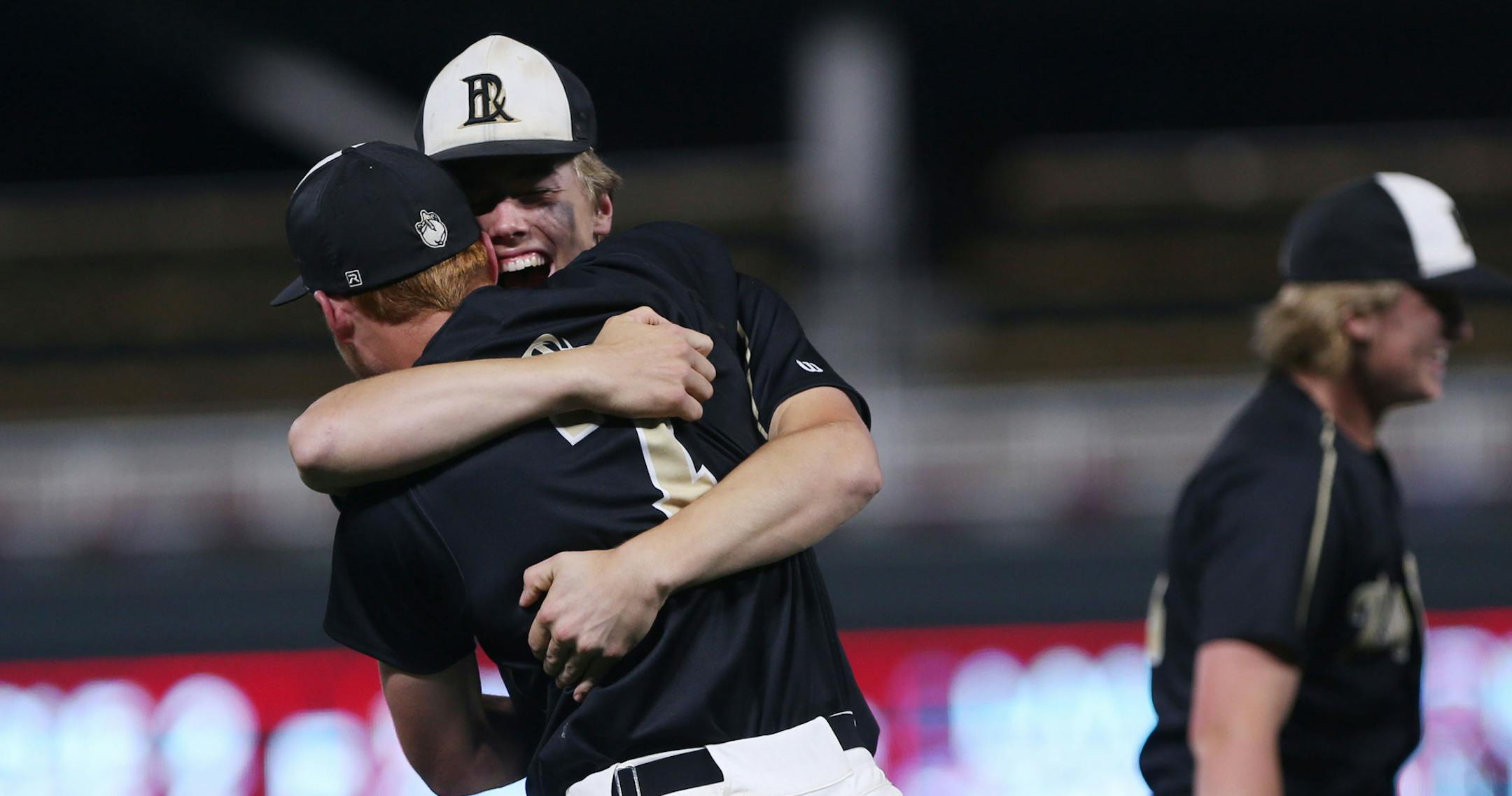 East Ridge dog piles after winning the Class 4A state championships. ] NICOLE NERI &#x2022; nicole.neri@startribune.com BACKGROUND INFORMATION: at the Class 4A state championships East Ridge vs. New Prague at Target Field Thursday, June 20, 2019
