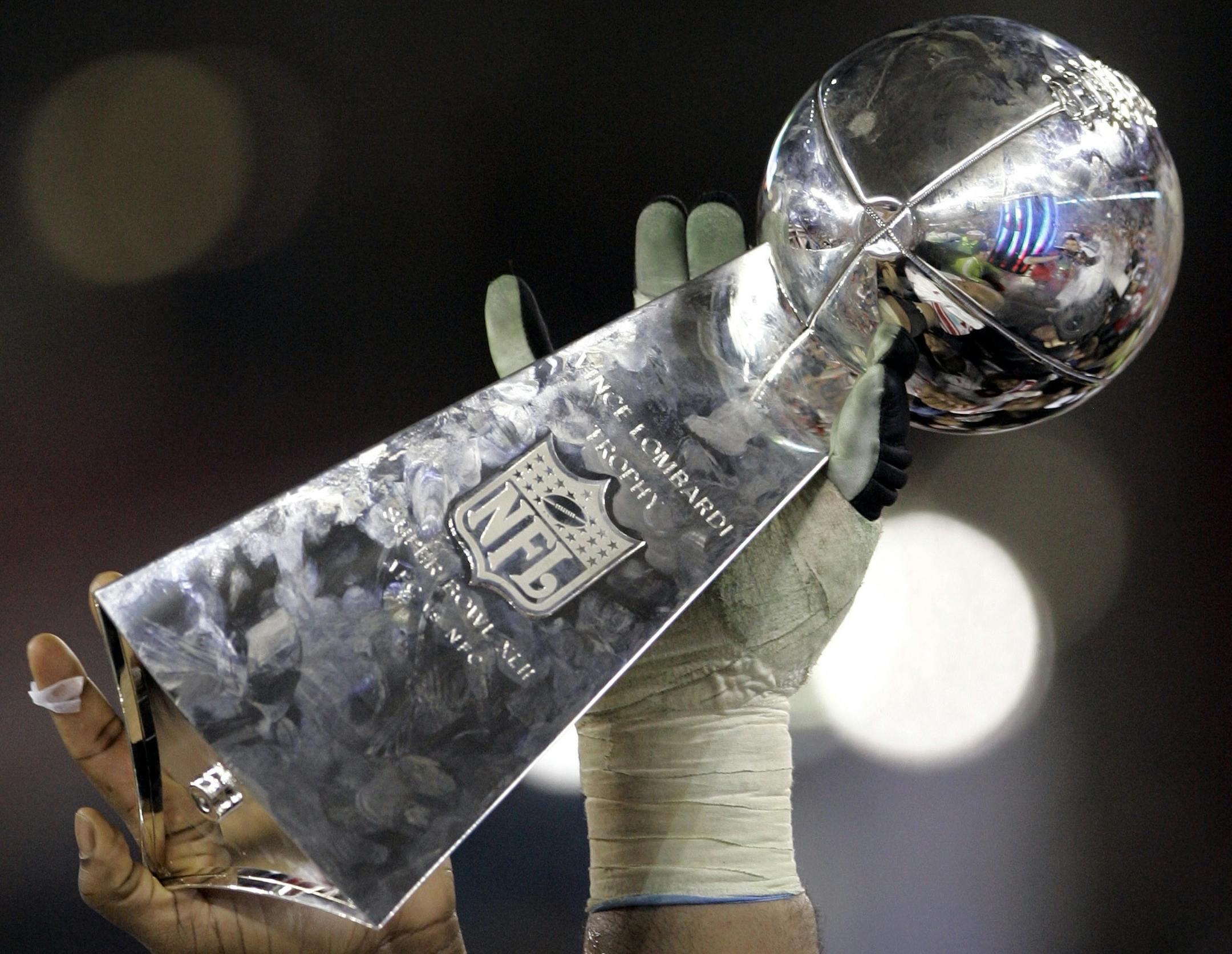 New York Giants players hold up the Vince Lombardi trophy after the Giants beat the New England Patriots 17-14 to win the Super Bowl XLII football game in Glendale, Ariz, on Sunday, Feb. 3, 2008. (AP Photo/Eric Gay)