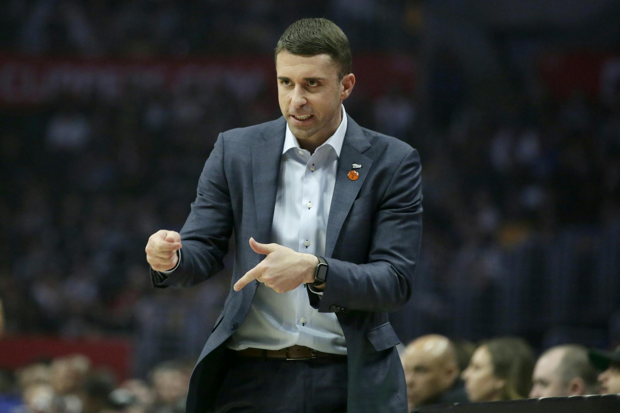 Minnesota Timberwolves head coach Ryan Saunders talks to his players during the first half of an NBA basketball game against the Los Angeles Clippers in Los Angeles, Saturday, Feb. 1, 2020. (AP Photo/Alex Gallardo)
