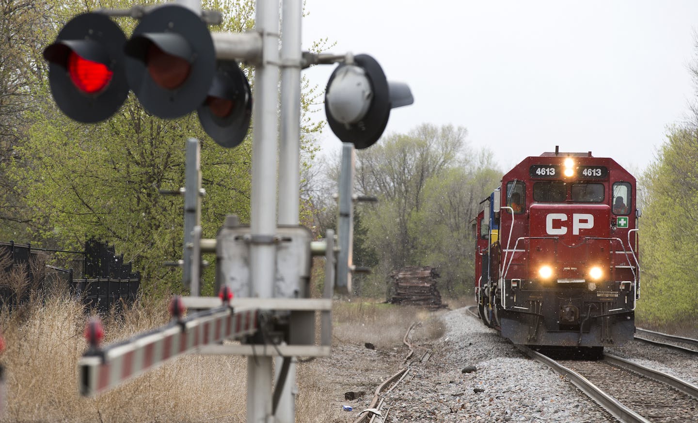 A train crosses at the rail crossing at Como Avenue south of Lake Como in St. Paul on Tuesday, April 21, 2015. ] LEILA NAVIDI leila.navidi@startribune.com / BACKGROUND INFORMATION: A report by the MnDOT said more than $300 million was needed to improve rail crossings across the state used by trains hauling oil from North Dakota. The report, released late last year, said one of the highest-risk areas include twin road crossings southeast of Como Lake in St. Paul. Last year, he said, there were 47