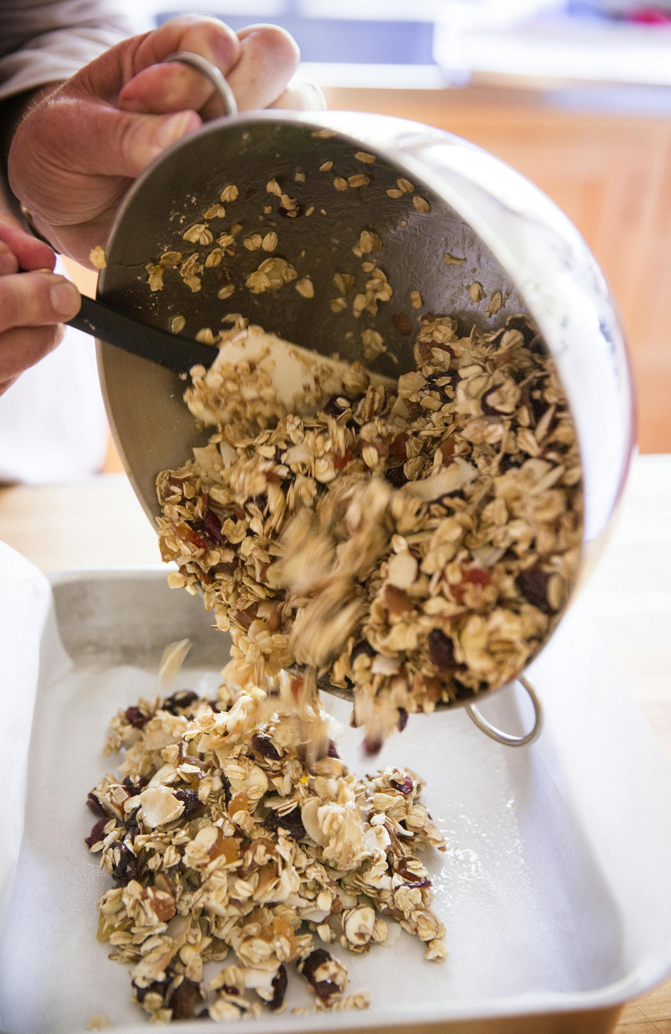 Baking Central comes up with granola bars for school breakfasts and lunches. Photographed on Thursday, September 10, 2015. ] LEILA NAVIDI leila.navidi@startribune.com /
