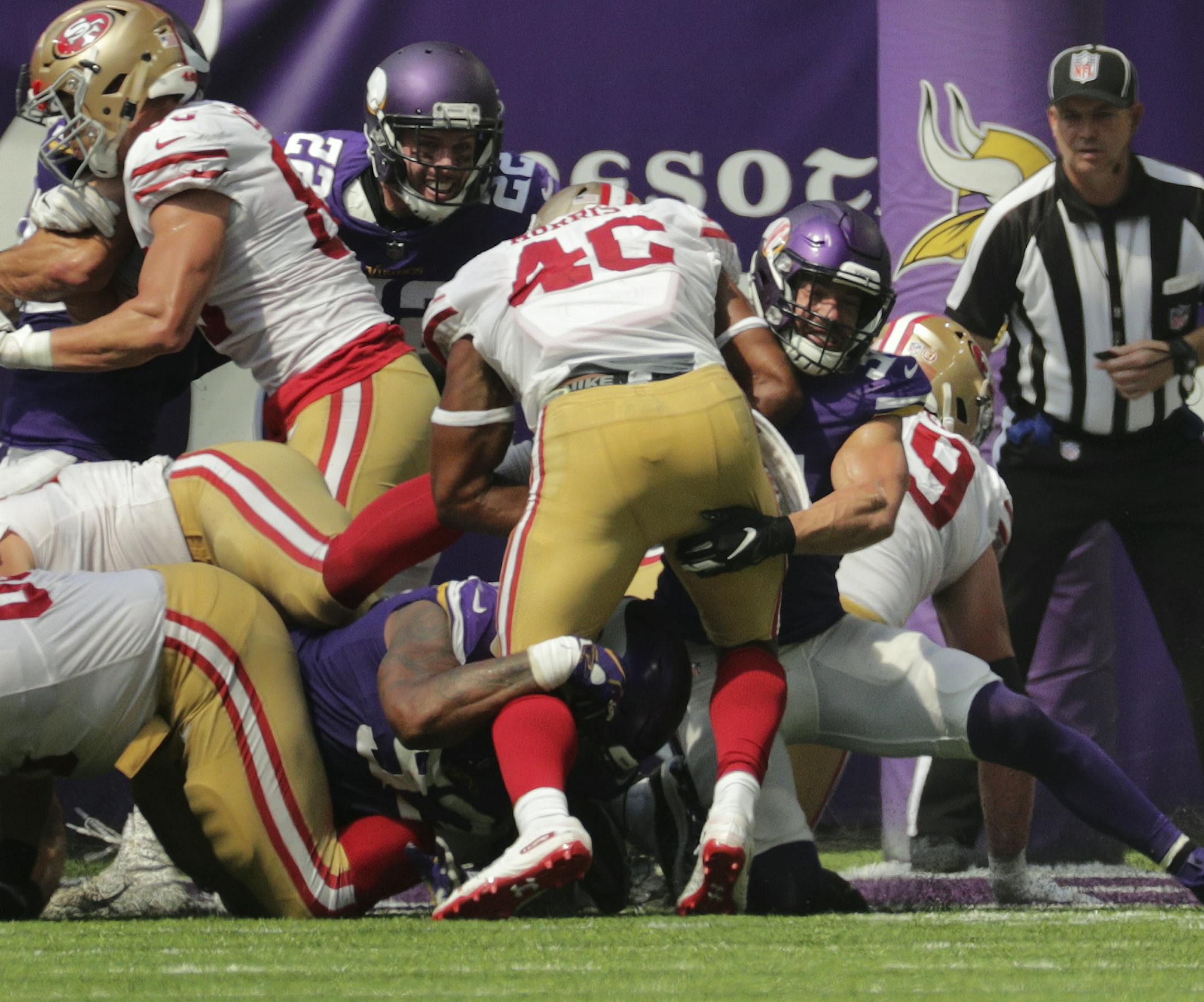 Vikings force a fumble on the goal line in the 2nd quarter. ] Minnesota Vikings vs San Francisco 49ers, US Bank Stadium. BRIAN PETERSON ï brian.peterson@startribune.com
Minneapolis, MN 09/09/2018