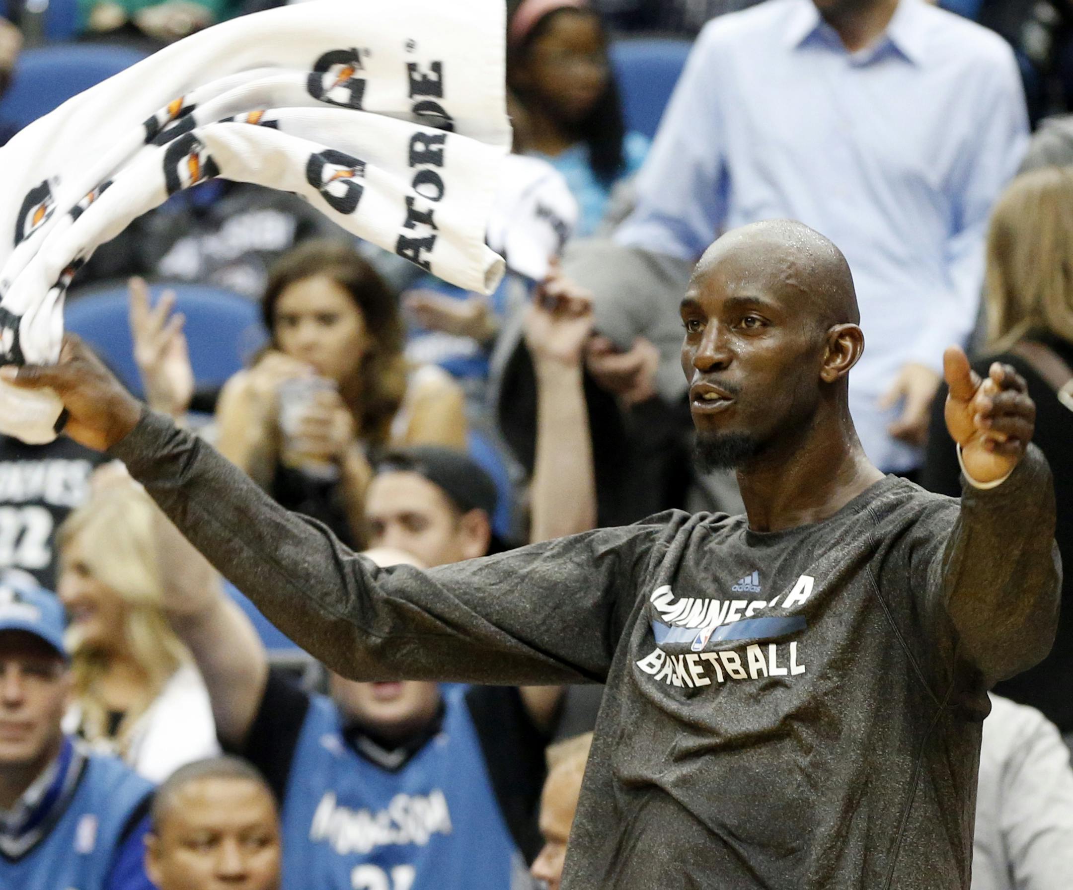 Minnesota Timberwolves&#xed; Kevin Garnett encourages the sold-out crowd in the second half of an NBA basketball game against the Washington Wizards, Wednesday, Feb. 25, 2015, in Minneapolis. The Timberwolves won 97-77. It was Garnett's first game back with the Timberwolves after he waived his no-trade clause with the Brooklyn Nets to return to Minnesota where he played 12 years.(AP Photo/Jim Mone)