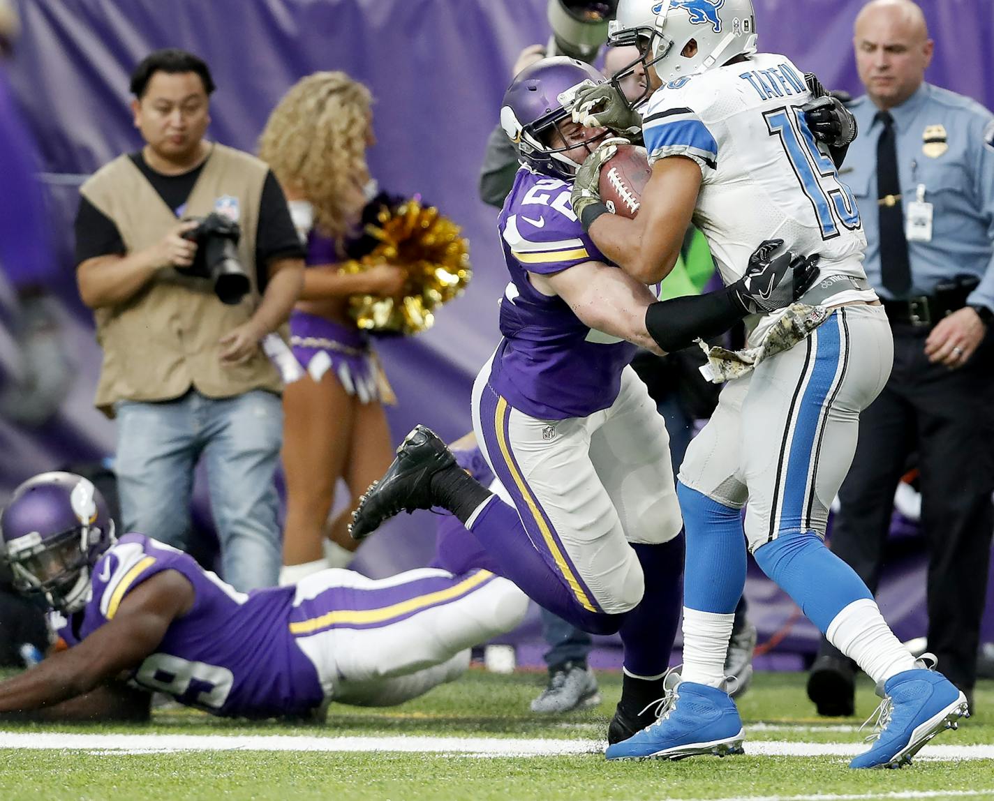 Golden Tate (15) broke away from Harrison Smith (22) and made it to the end zone to score the winning touchdown in overtime. Detroit beat Minnesota by a final score of 22-16.