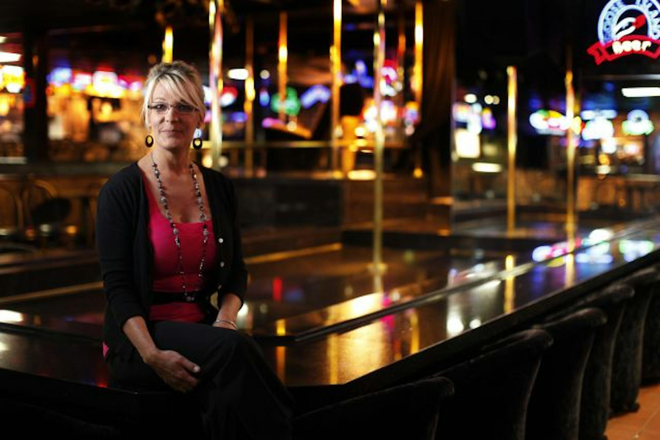 Susan Kladek is determined to keep the King of Diamonds gentlemen' club running while her husband serves time in prison.