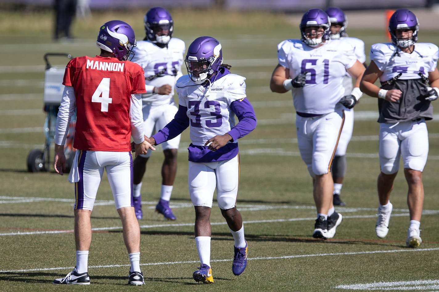 Minnesota Vikings running back Dalvin Cook (33) shook hands with quarterback Sean Mannion (4) during practice at TCO Performance Center.] Jerry Holt •Jerry.Holt@startribune.com