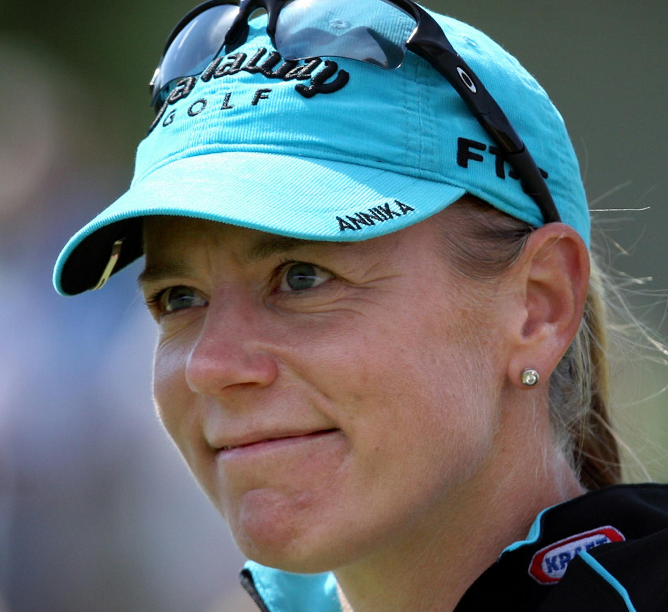 CARLOS GONZALEZ ï cgonzalez@startribune.com June 29, 2008 ñ Edina, MN ñ 2008 Women's U.S. Open - Final Round ñ Interlachen Country Club - ] Annika Sorenstam waved to the crowd in the stands on the 18th green. Sorenstam hit in her approach shot from the fairway on the 18th hole. The shot went in for an eagle. ORG XMIT: MIN2013072701061112