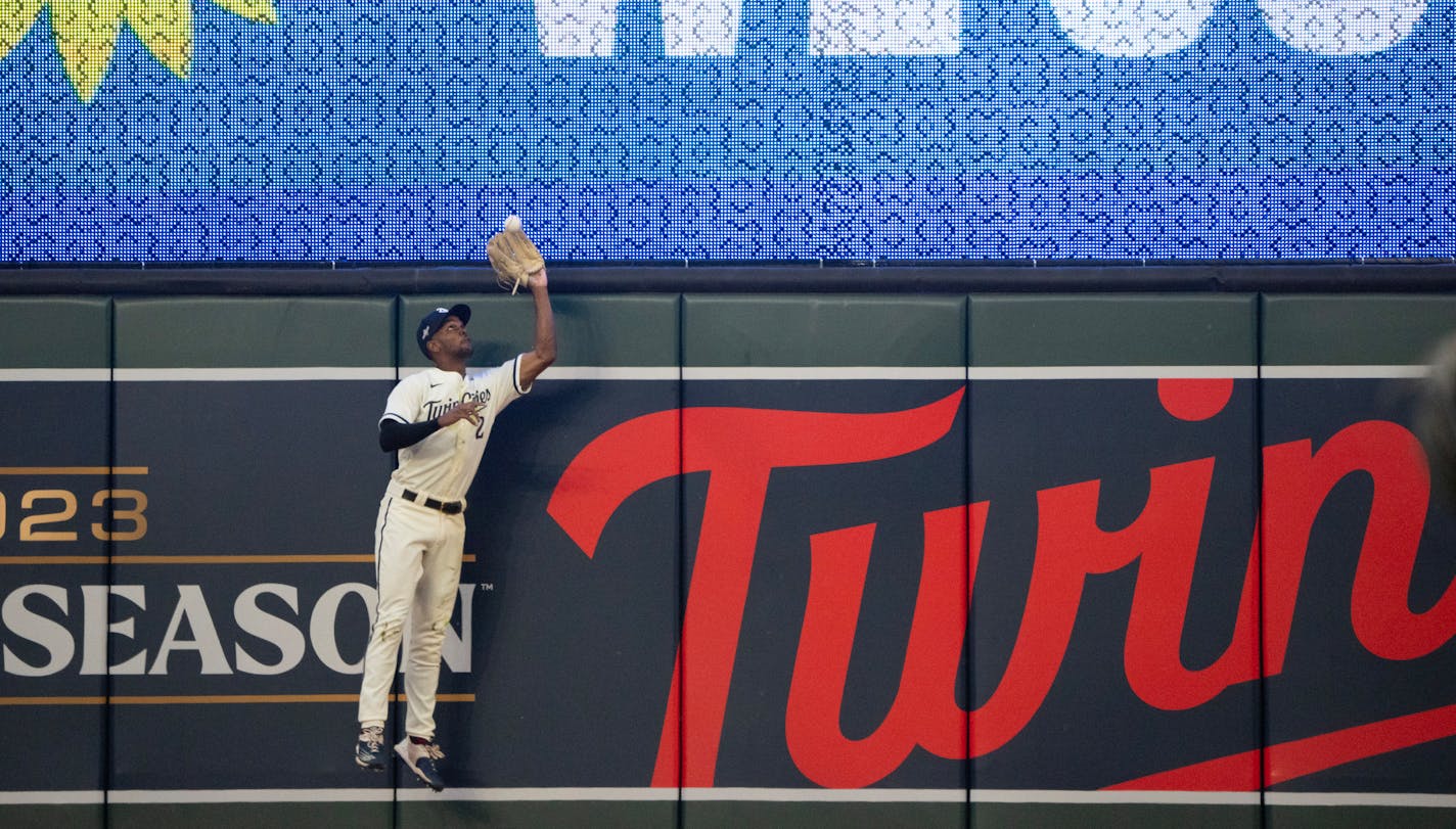 Minnesota Twins center fielder Michael A. Taylor robbed Toronto Blue Jays third baseman Matt Chapman with a leaping catch against the center field wall in the sixth inning. The Minnesota Twins defeated the Toronto Blue Jays 3-1 in Game 1 of their American League Wild Card Series Tuesday afternoon, October 3, 2023 at Target Field in Minneapolis. ] JEFF WHEELER • jeff.wheeler@startribune.com