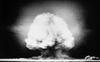 (NYT12) NEAR ALAMOGORDO, N.M. -- Oct. 29, 2007 -- SCI-MANHATTAN-PROJECT-1 -- Atomic explosion after the detonation of the world's first atomic bomb, J