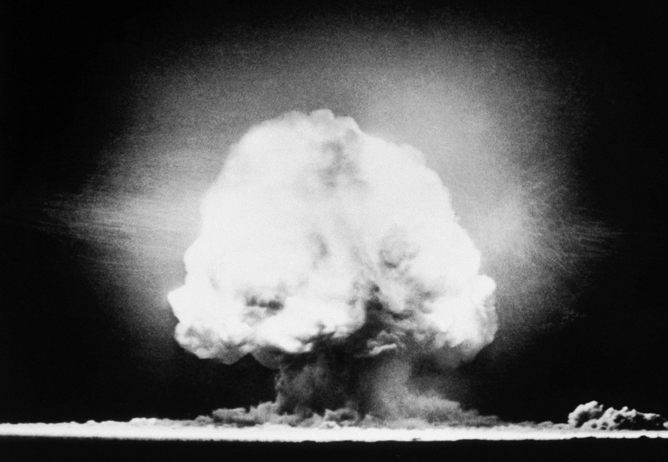 (NYT12) NEAR ALAMOGORDO, N.M. -- Oct. 29, 2007 -- SCI-MANHATTAN-PROJECT-1 -- Atomic explosion after the detonation of the world's first atomic bomb, July 16, 1945, near Alamogordo, N.M. This bomb, code-named Trinity, was part of the Manhattan Project set up by the US government during World War II. Three weeks later, atomic bombs were dropped on the Japanese cities of Hiroshima and Nagasaki. (Los Alamos National Laboratories/The New York Times) ORG XMIT: NYT12 ORG XMIT: MIN2015071523101593
