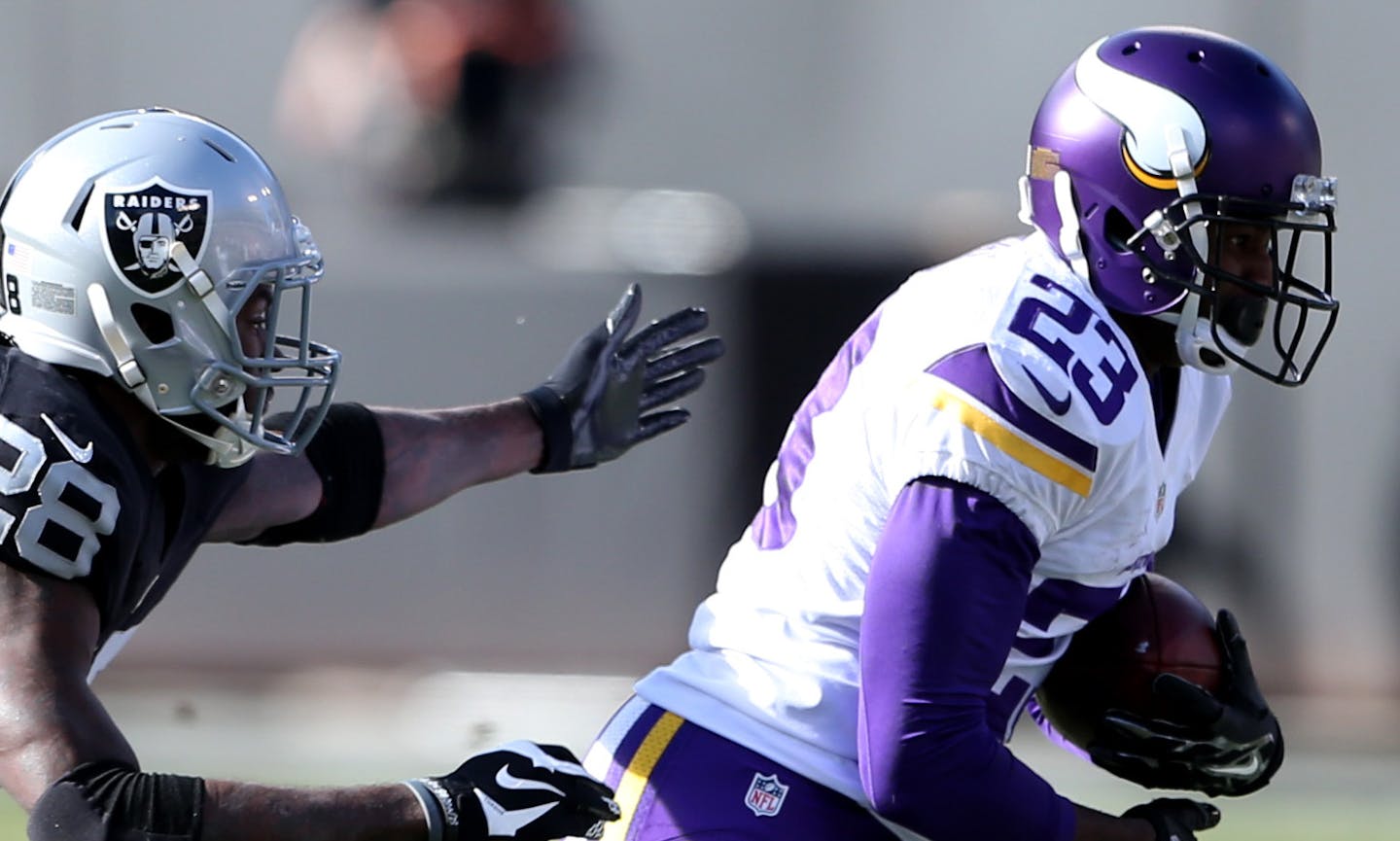 Minnesota Vikings cornerback Terence Newman (23) intercepted a Raiders pass in the first quarter at the Oakland Coliseum Sunday November 15, 2015 in Oakland, CA.] The Minnesota Vikings played at the Oakland Raiders in the Coliseum. Jerry Holt/ Jerry.Holt@Startribune.com