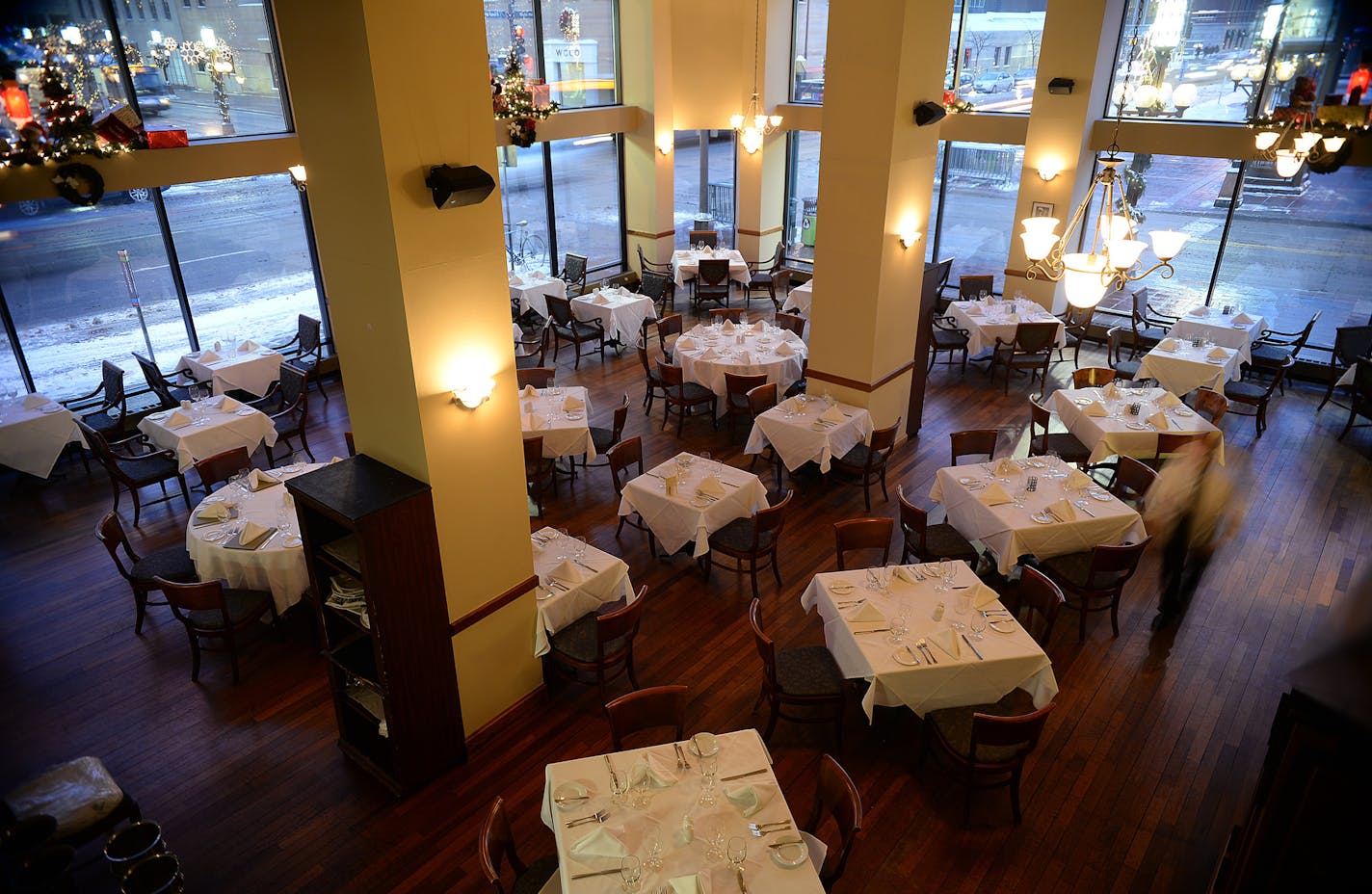 Waitstaff prepares Vincent's dining room for dinner. ] (SPECIAL TO THE STAR TRIBUNE/BRE McGEE) **