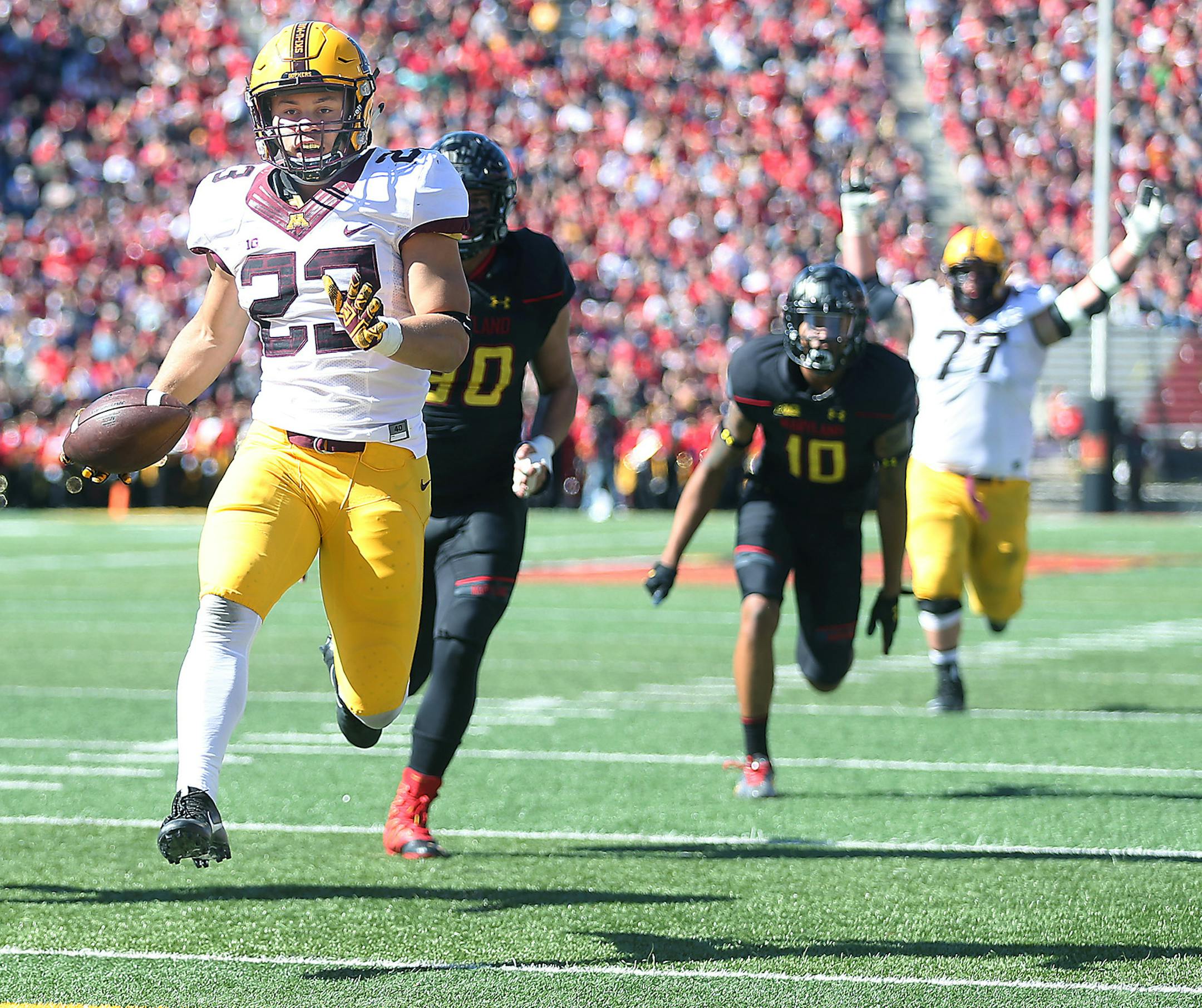 Minnesota's running back Shannon Brooks ran the ball into the end zone for a touchdown in the second quarter as Minnesota took on Maryland at Capital One Field at Maryland Stadium in College Park, MD, Saturday, October 15, 2016. ] (ELIZABETH FLORES/STAR TRIBUNE) ELIZABETH FLORES &#x2022; eflores@startribune.com