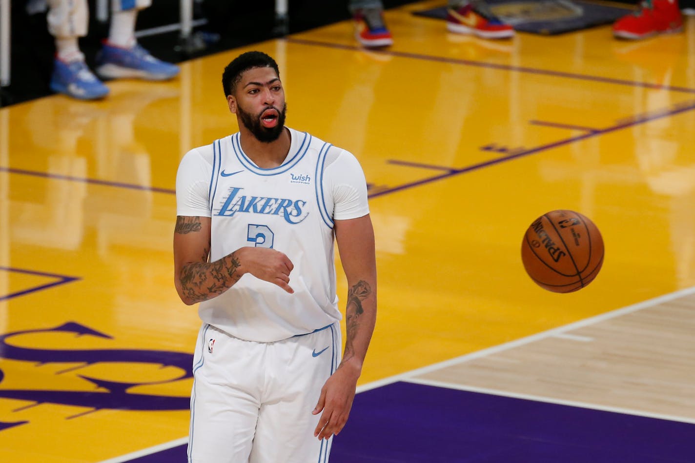 Los Angeles Lakers' Anthony Davis (3) in the second half of an NBA basketball game against the Dallas Mavericks Friday, Dec. 25, 2020, in Los Angeles. The Los Angeles Lakers won 138-115. (AP Photo/Ringo H.W. Chiu)